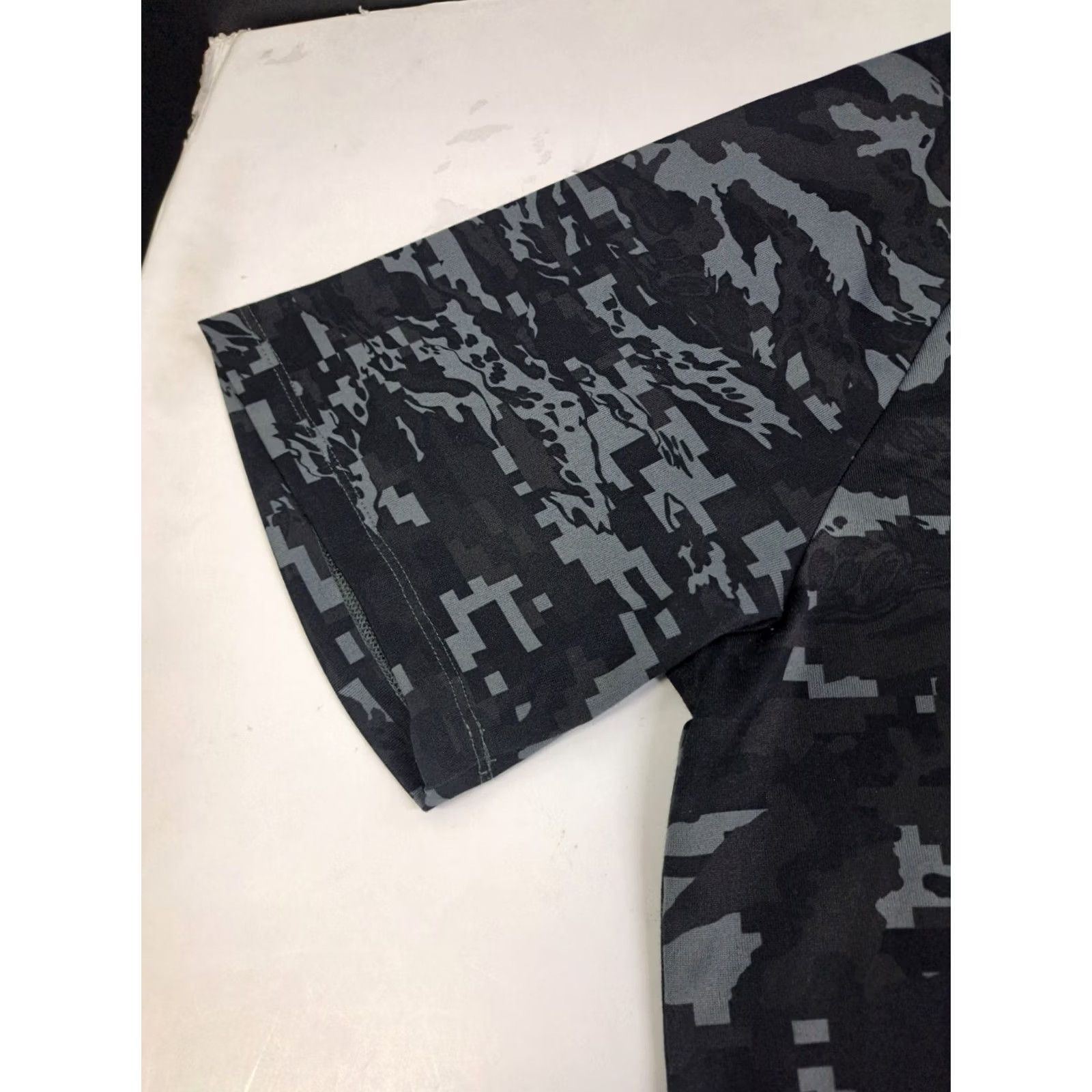 Under Armour Under Armour Mens Short Sleeve Tee Loose Heat Gear Black Camouflage XL T Shirt Logo Size US XL / EU 56 / 4 - 6 Thumbnail