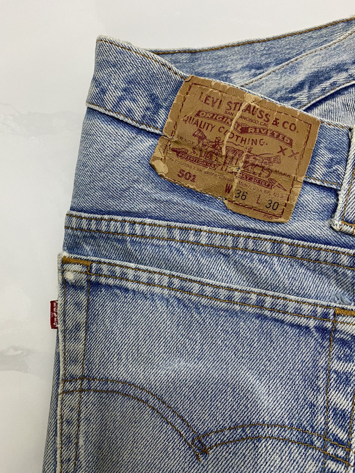 Levi's Vintage Clothing 🔥VINTAGE LEVIS 501 DISTRESSED DENIM MADE IN USA JEANS Size US 34 / EU 50 - 7 Thumbnail