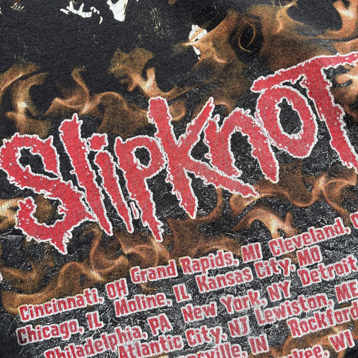 Slipknot VINTAGE CUSTOM SLIPKNOT TOUR 2005 FRONT BACK PRINTED TSHIRT Size US XL / EU 56 / 4 - 15 Thumbnail