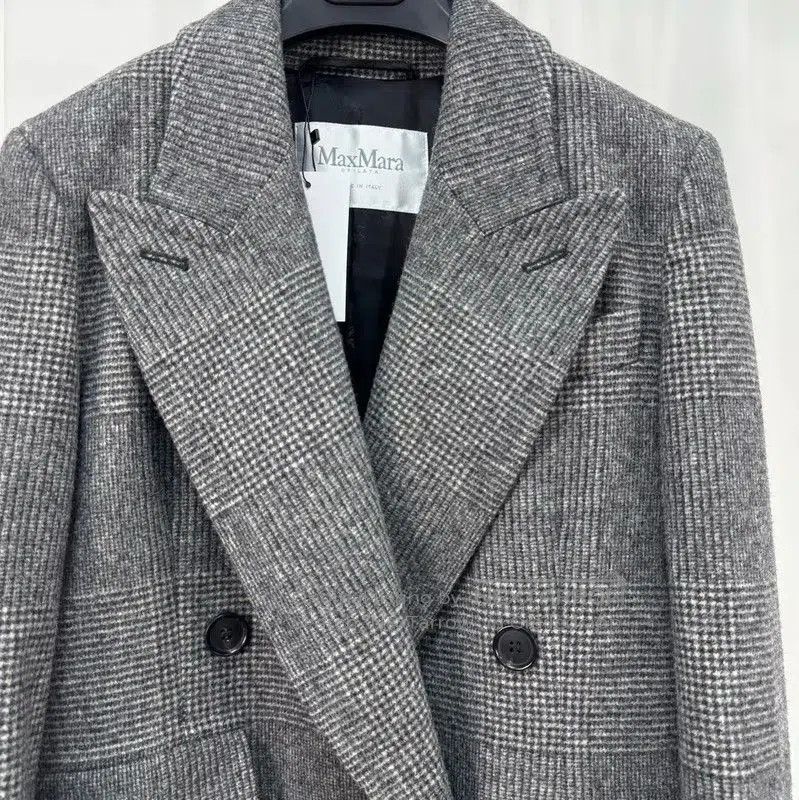 Max Mara MaxMara Women's Gray Wool Double-Breasted Coat . Size XS / US 0-2 / IT 36-38 - 3 Thumbnail