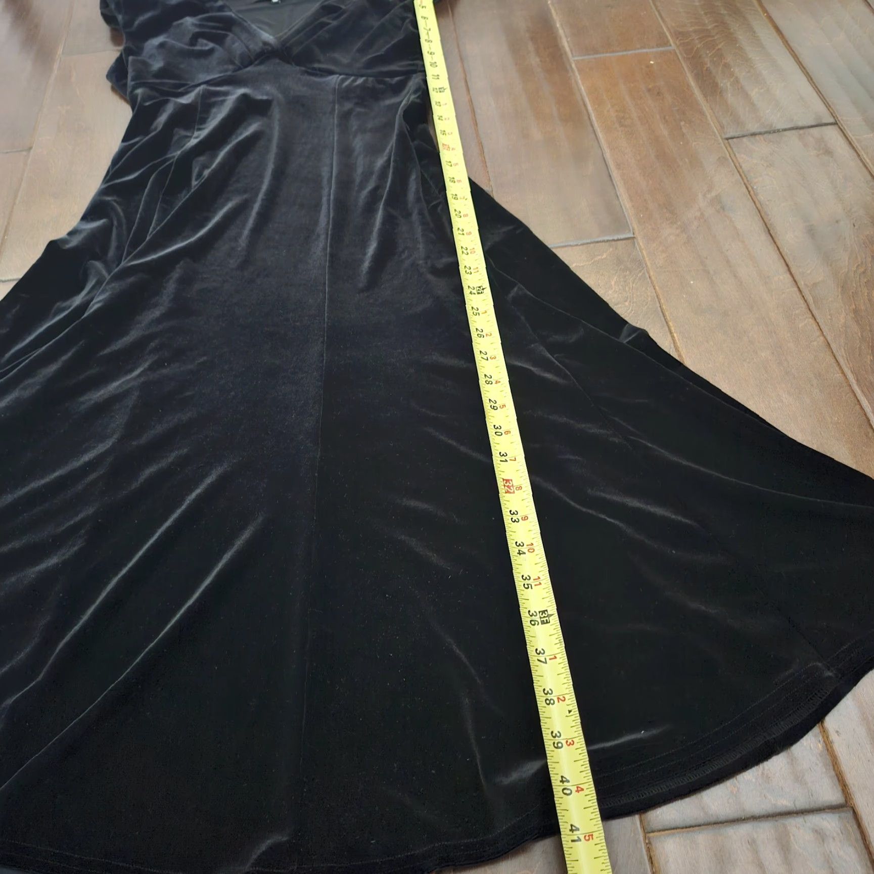 Jones New York Jones New York Black Velvet Dress Petite A-Line Formal V-Neck Sleeveless Long 4P Womens Limited Zip Dry Clean Only Created 90s? Size S / US 4 / IT 40 - 7 Thumbnail
