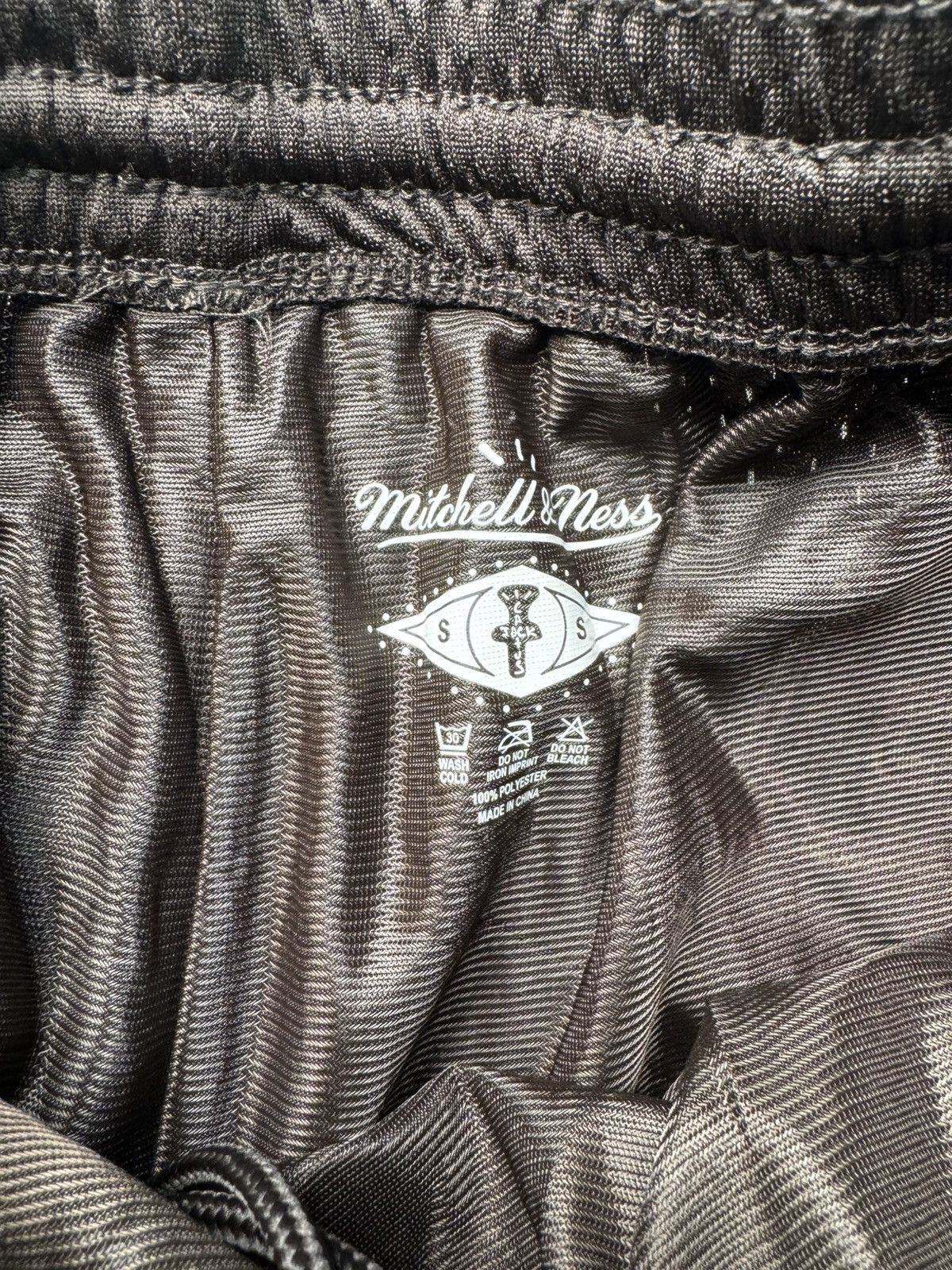 Mitchell & Ness × Travis Scott University of Oklahoma basketball shorts Size US 30 / EU 46 - 4 Thumbnail