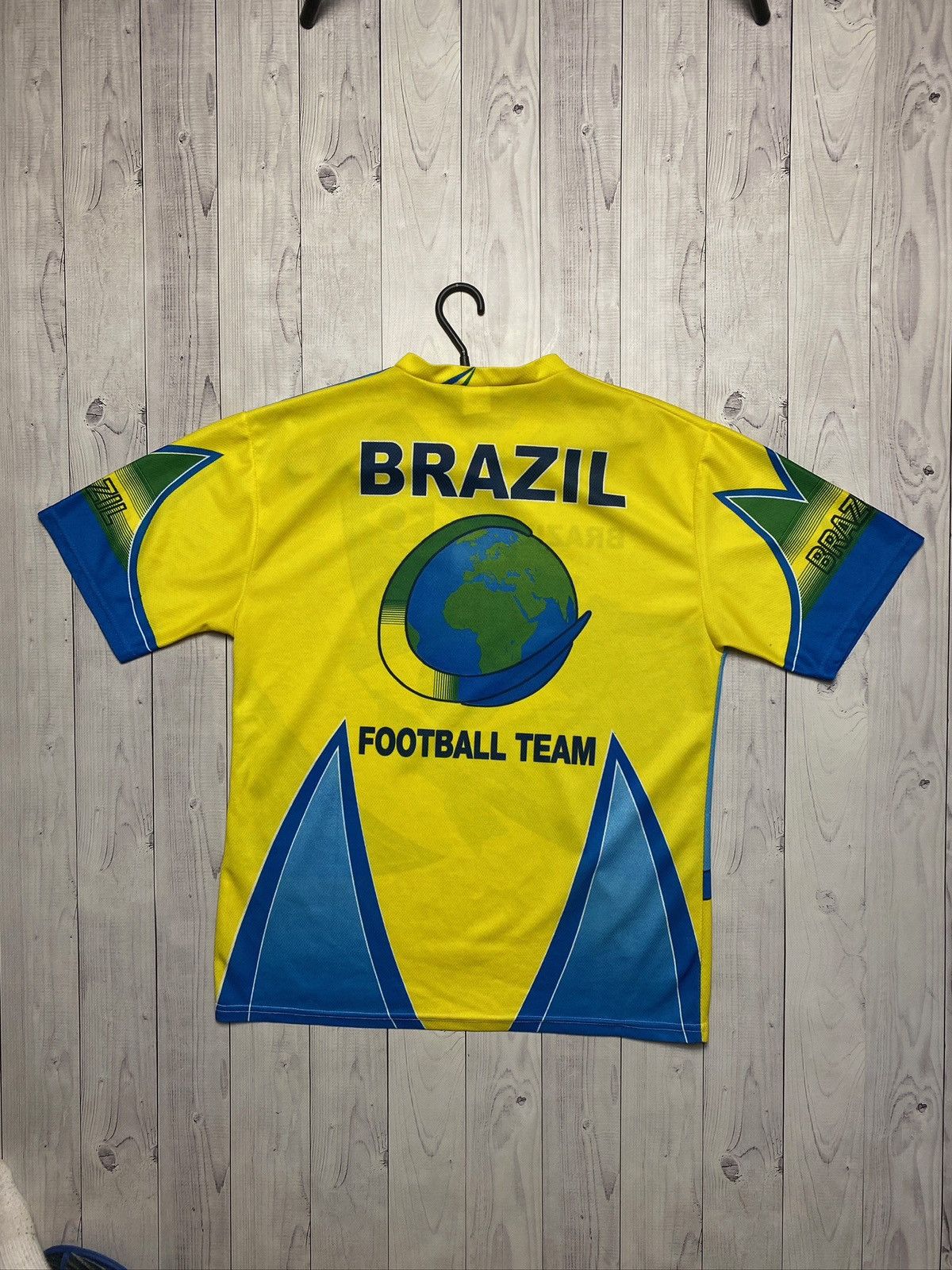 Vintage Vintage Brasil jersey big logo Brazil tee soccer Size US L / EU 52-54 / 3 - 8 Thumbnail