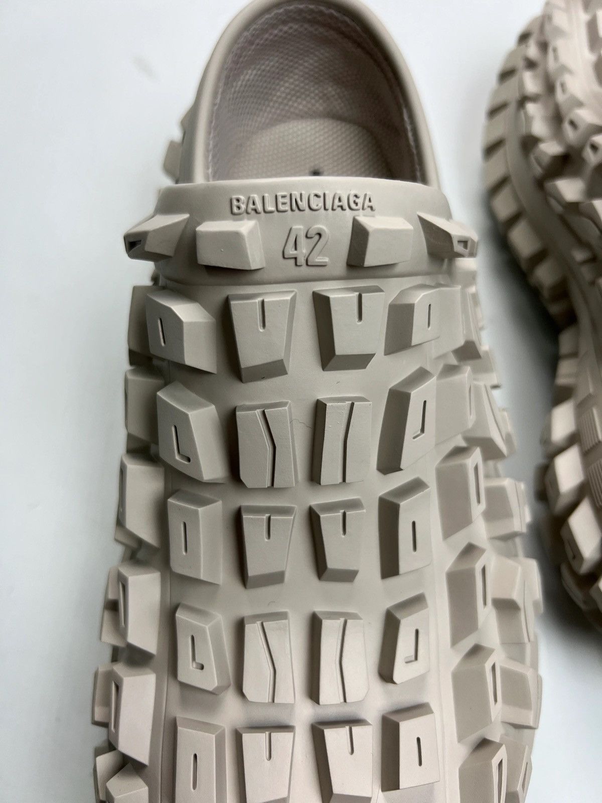 Balenciaga BALENCIAGA DEFENDER CLOG TAN CREME WHITE SZ:41|42 Size US 8.5 / EU 41-42 - 6 Thumbnail