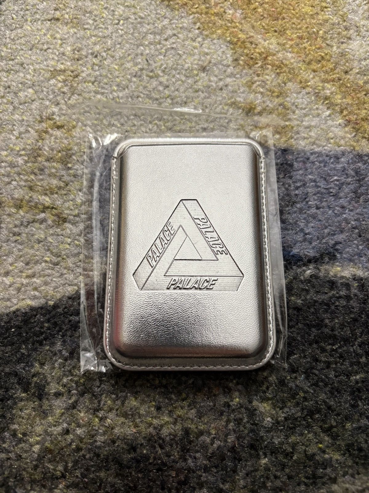 PALACE MAGSAFE WALLET SILVER