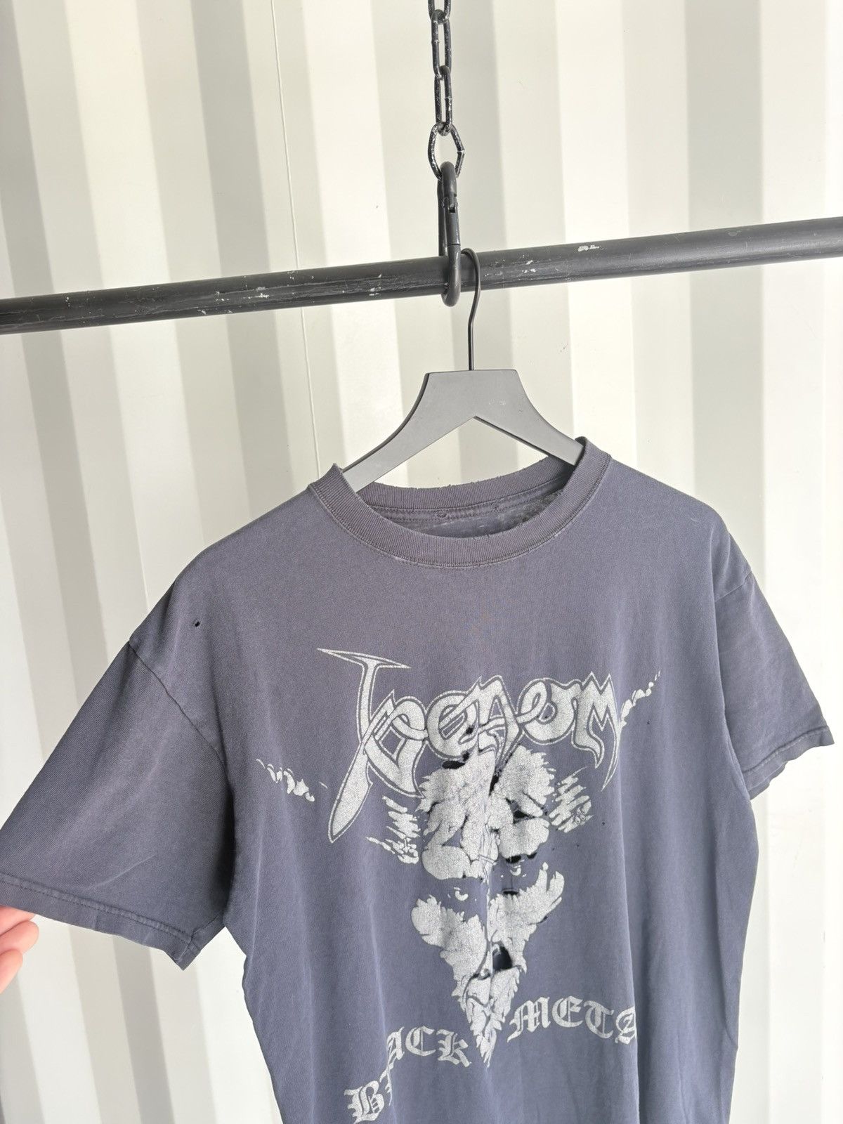 Band Tees Vintage Venom Black Metal Shirt Faded Distressed GRUNGE Size US XL / EU 56 / 4 - 4 Thumbnail