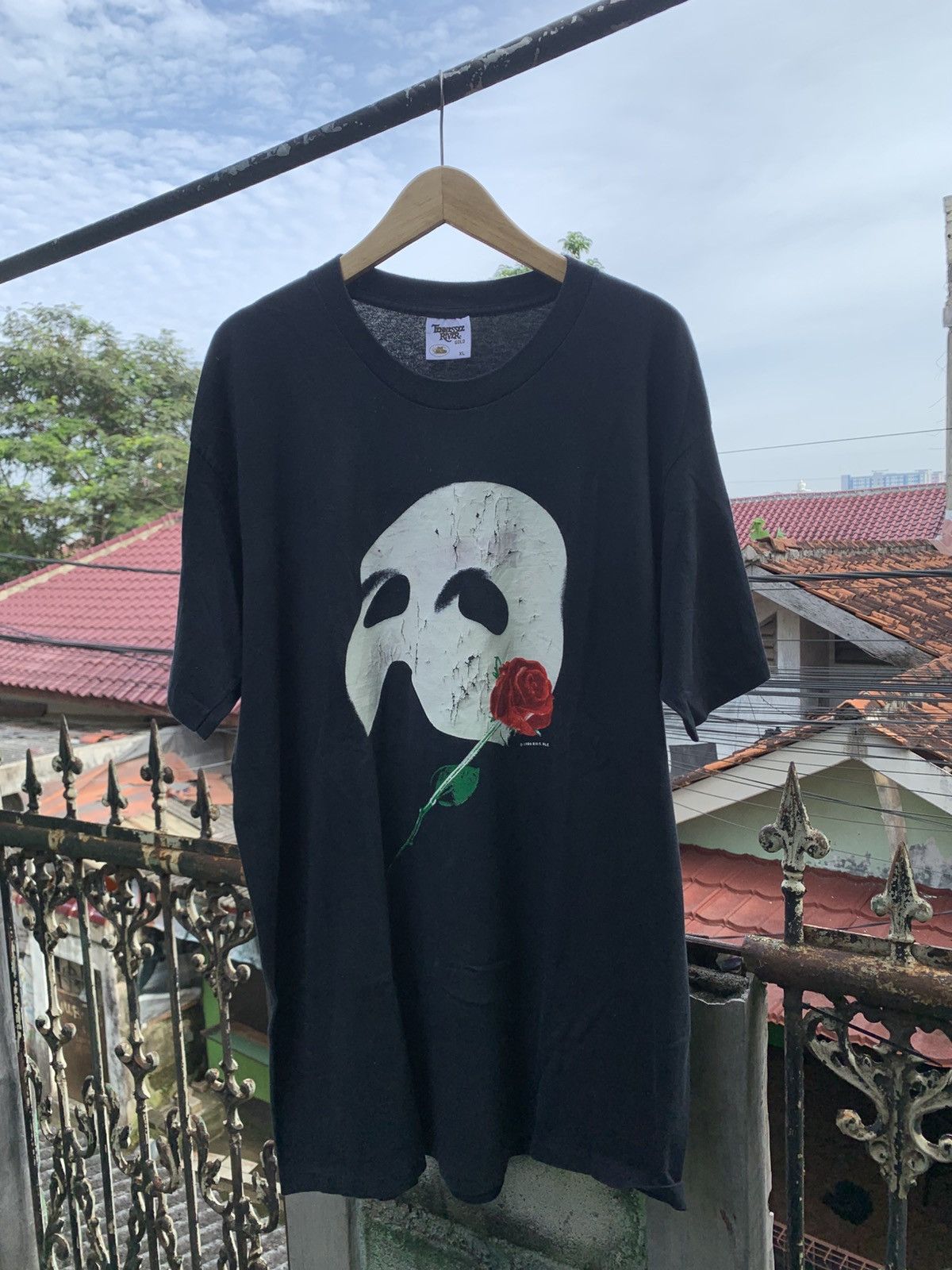 Vintage Vintage 1986 Phantom of the Opera T-Shirt: Glow in the Dark Size US XL / EU 56 / 4 - 1 Thumbnail