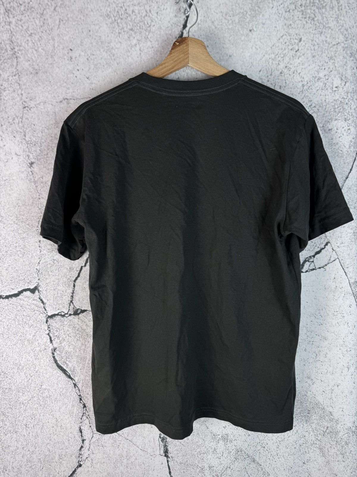 Japanese Brand Rare!! Uniqlo X ATTACK ON TITAN COLOSSAL TITAN TEE Size US M / EU 48-50 / 2 - 2 Thumbnail