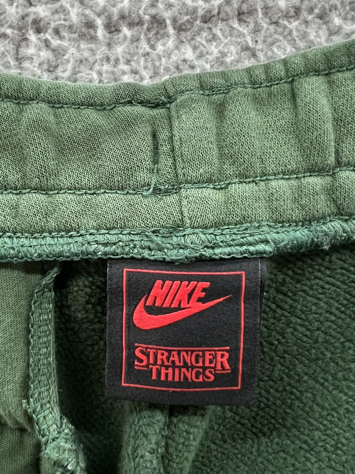 Nike Nike Stranger Things Hawkins High Sweatpants Small CQ3656 Size US 34 / EU 50 - 3 Thumbnail