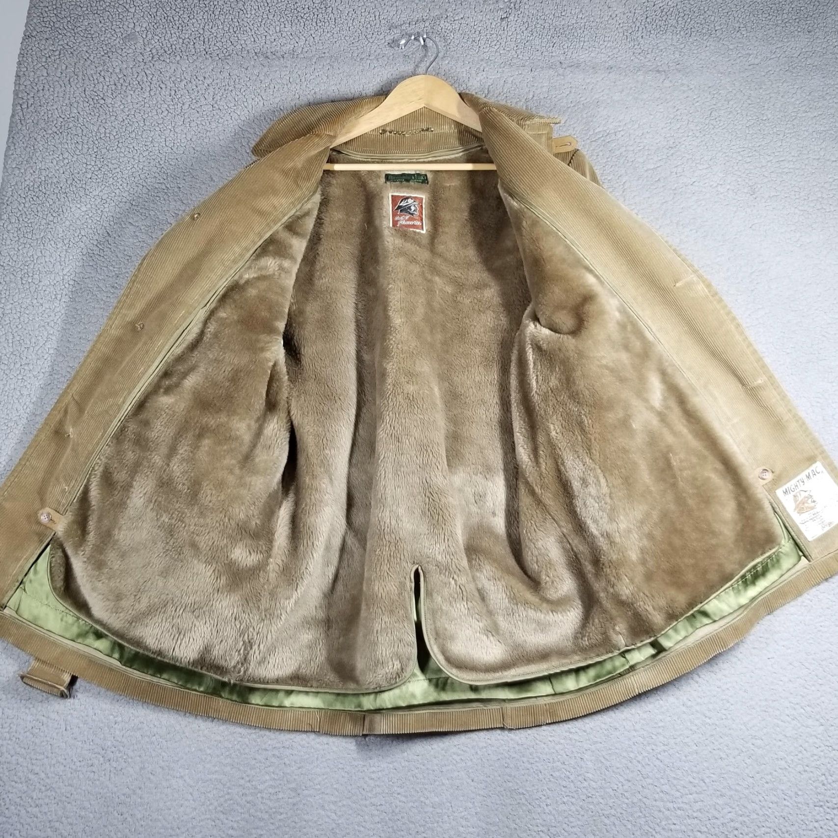 Abercrombie & Fitch VINTAGE Abercrombie & Fitch Out O' Gloucester Coat Woman Small Beige Corduroy Coat Size US S / EU 44-46 / 1 - 2 Thumbnail