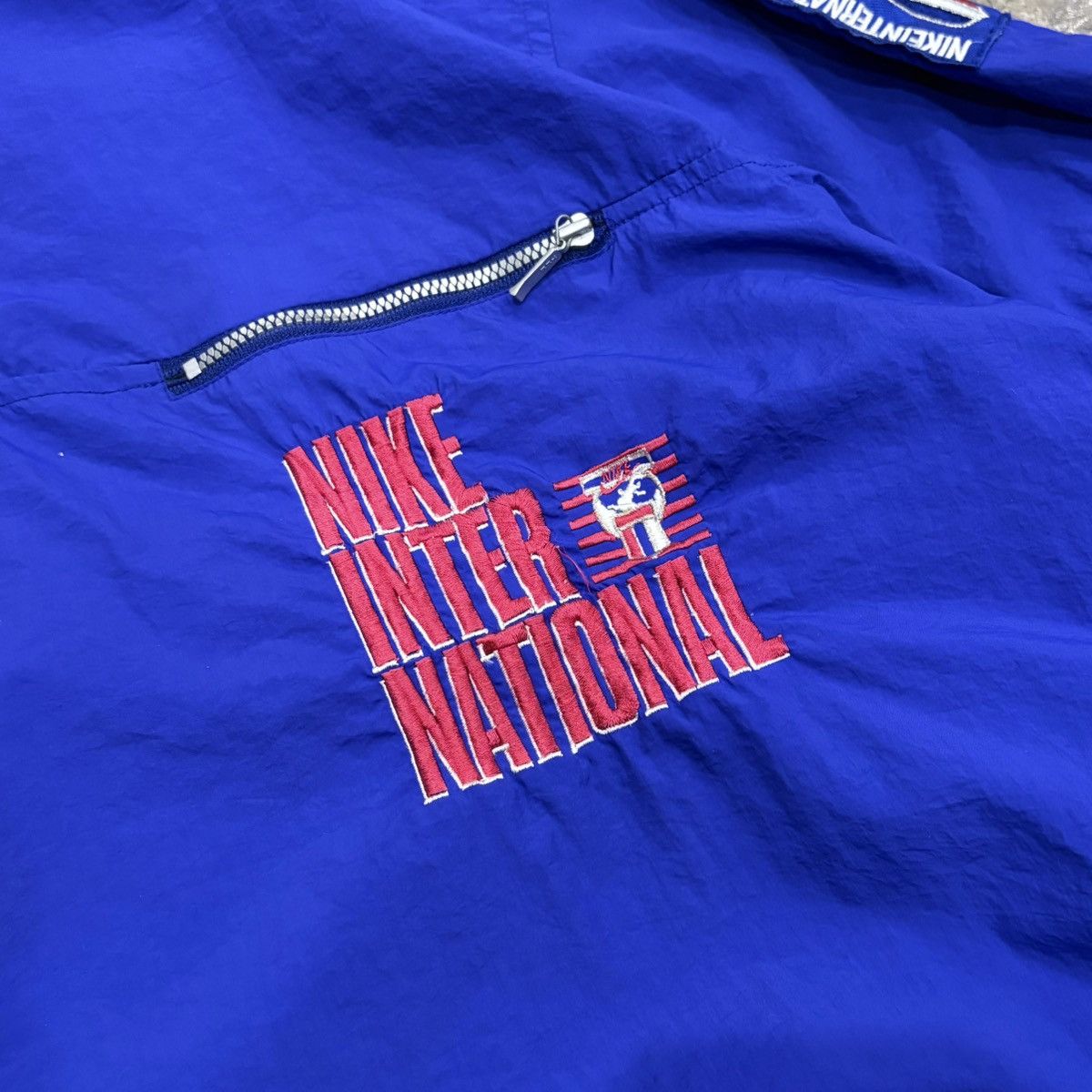 Nike Vintage 90s Nike International Half-Zip Hooded Windbreaker Size US L / EU 52-54 / 3 - 5 Thumbnail