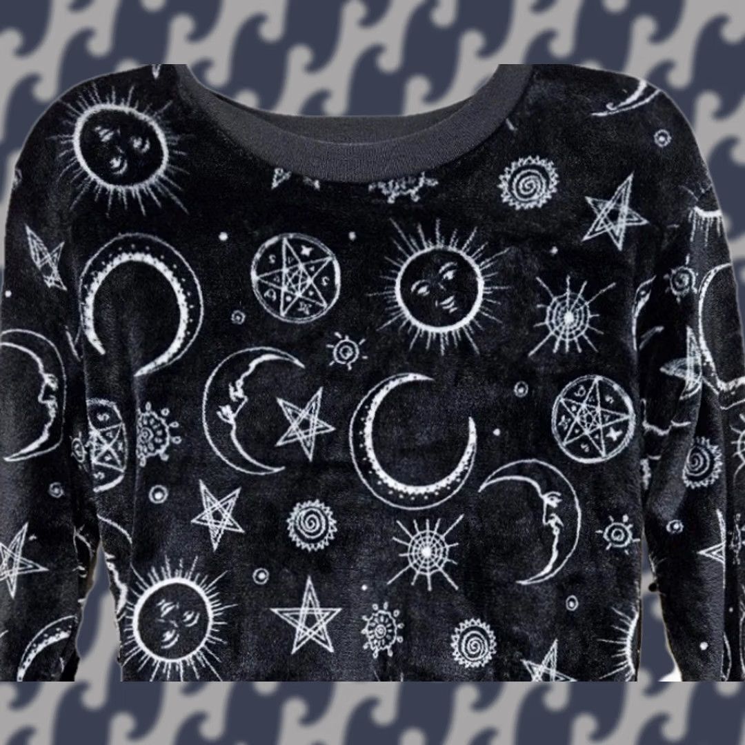 Vintage Women’s XS Black Velvet Sweatshirt Moon Stars Celestial Print Crew Neck Pullover Wound Up Women Regular Black Velvet Stars Moon Sun Size XS / US 0-2 / IT 36-38 - 1 Thumbnail