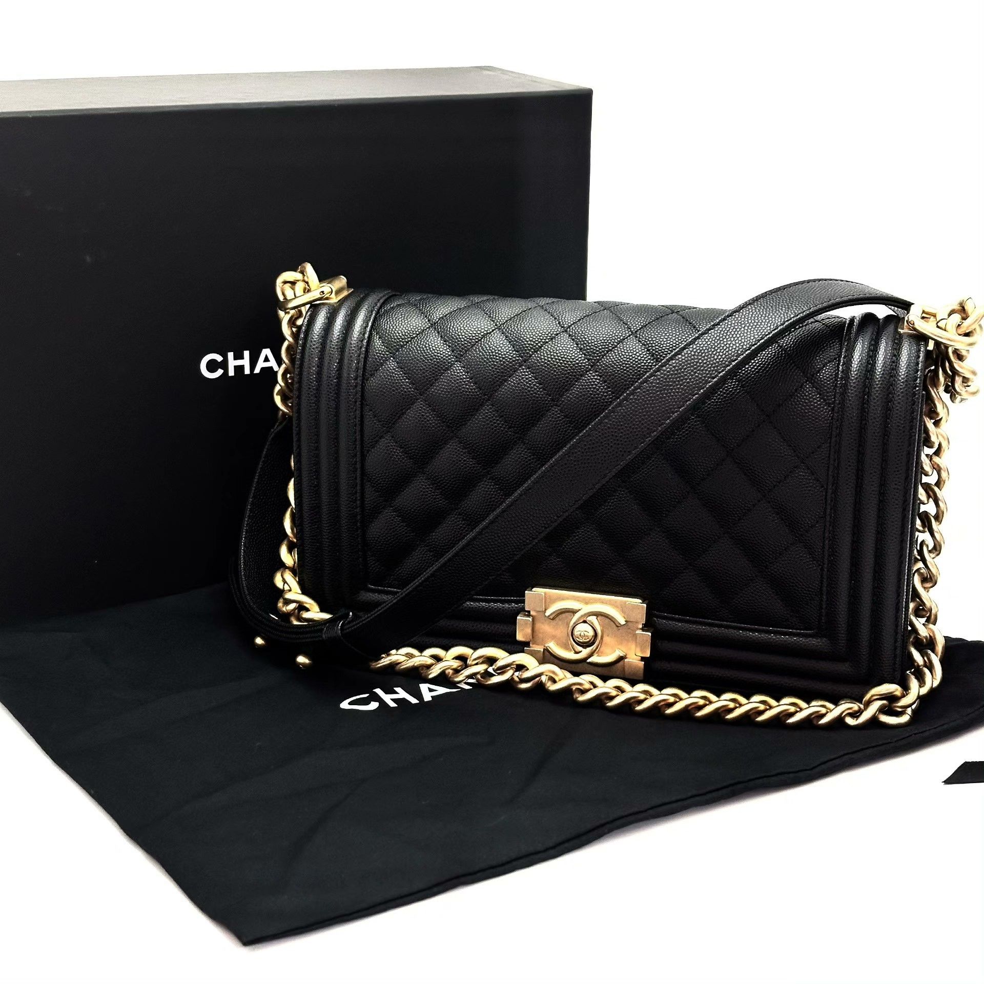 Chanel Pre-loved Bag Very good condition Size ONE SIZE - 1 Thumbnail