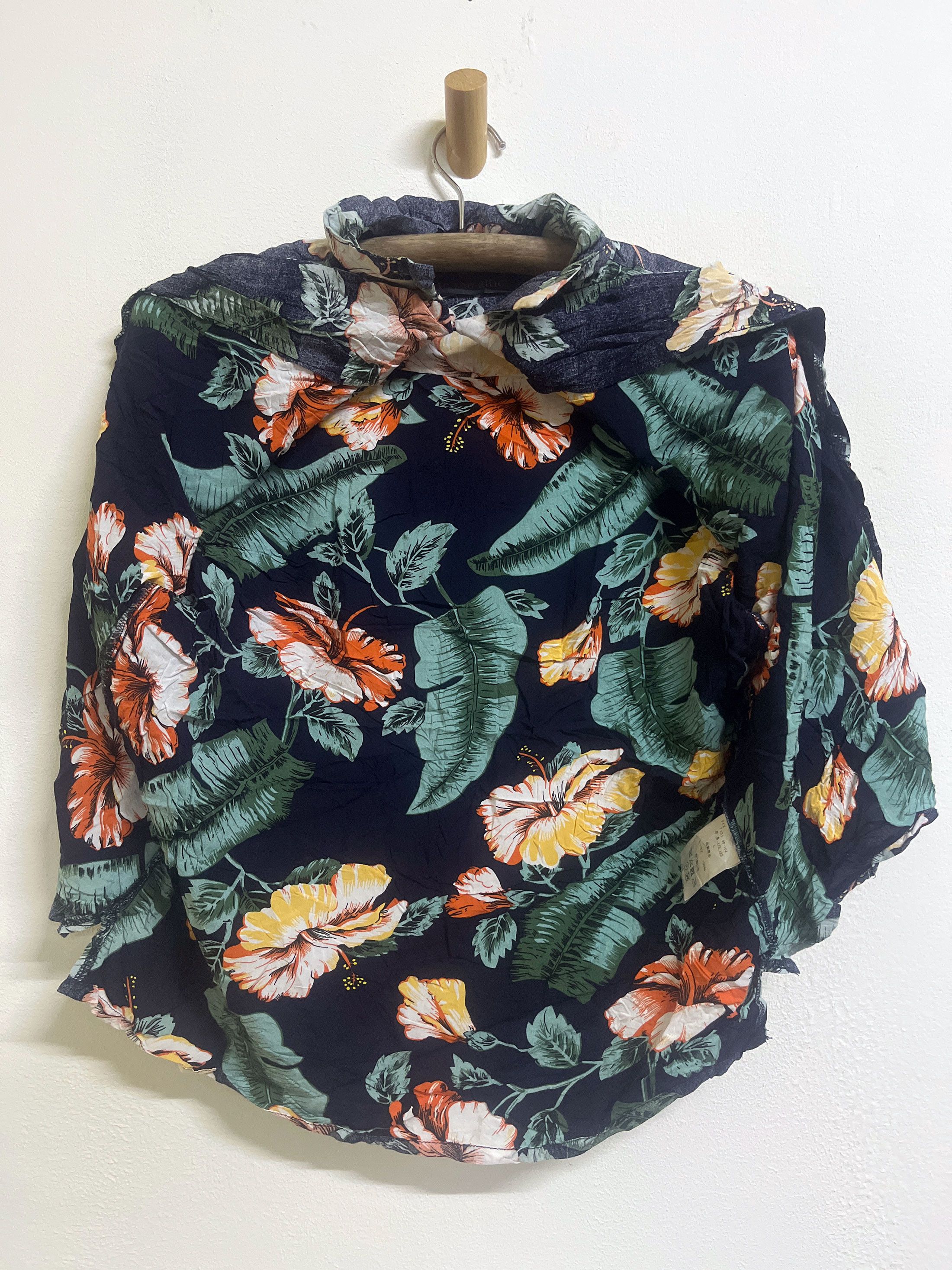 Japanese Brand in the attic Short Sleeve Hawaii Hawaiian Surf Floral Size US L / EU 52-54 / 3 - 5 Thumbnail