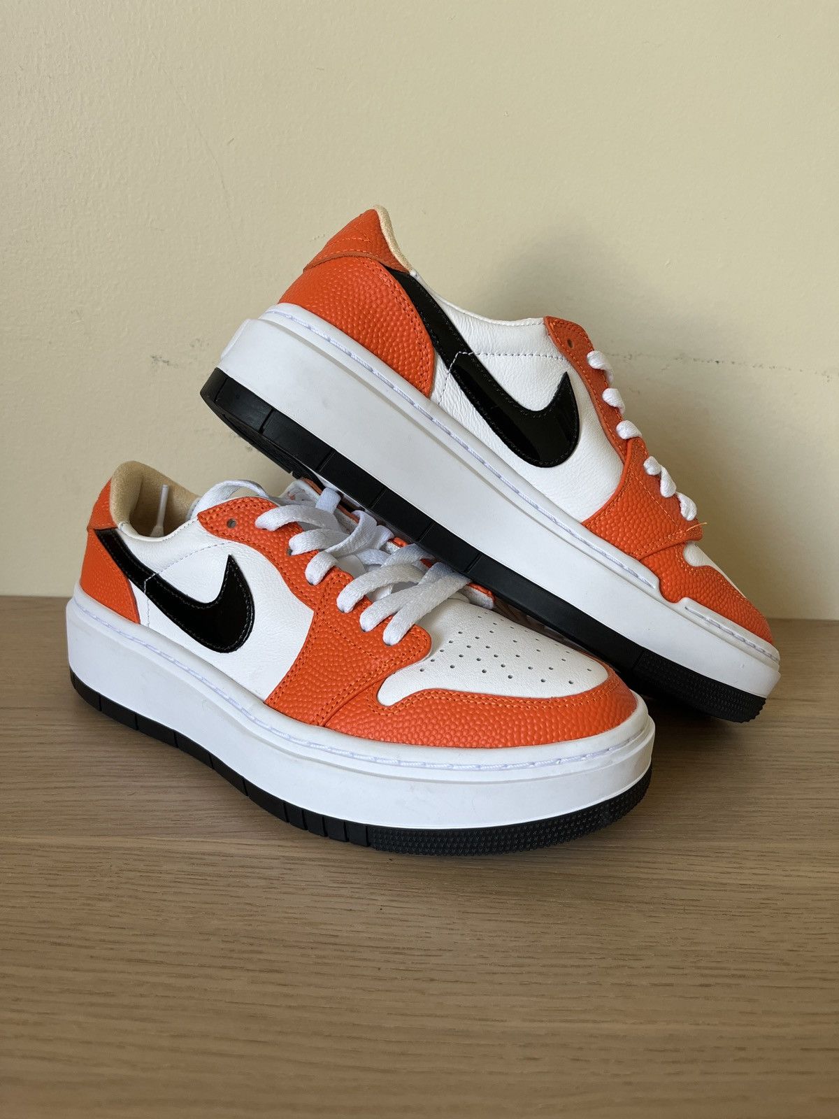 womens jordan 1 orange