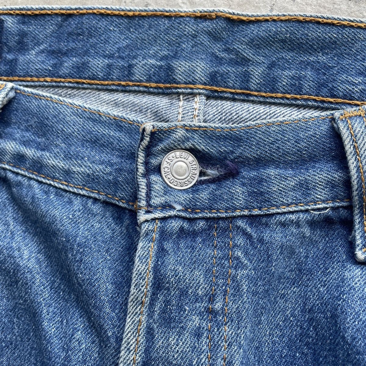 Levi's Vintage Clothing 90s Levi’s 501 USA Vintage Faded Jeans Distressed Pants W36 Size US 36 / EU 52 - 6 Thumbnail