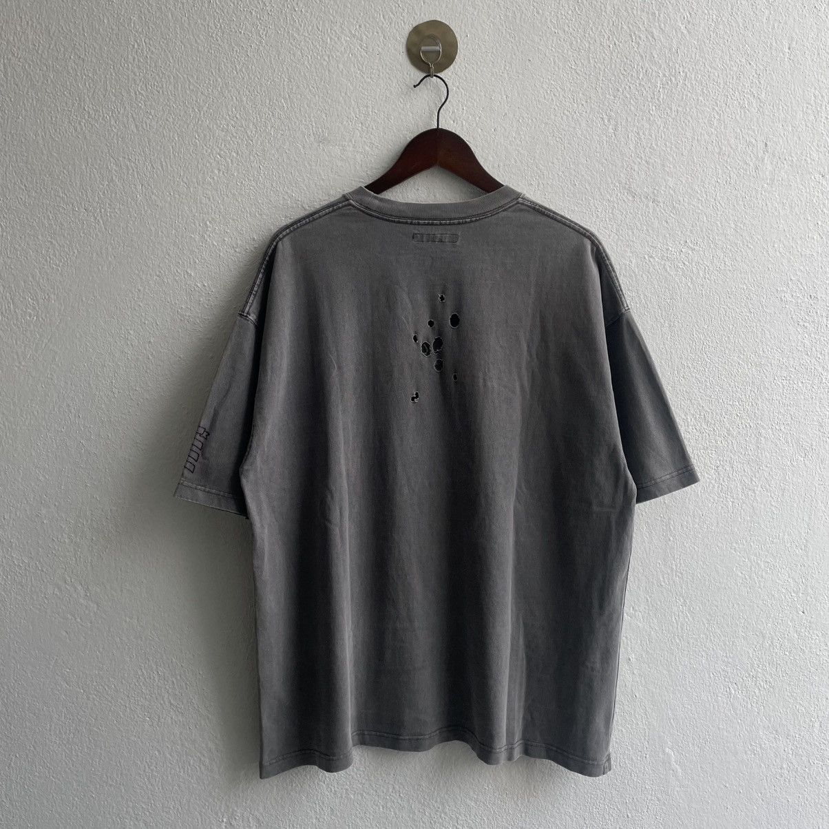 Number (N)ine Number (N)ine Distress Shield Emblem Logo Shirts Size US XL / EU 56 / 4 - 7 Thumbnail