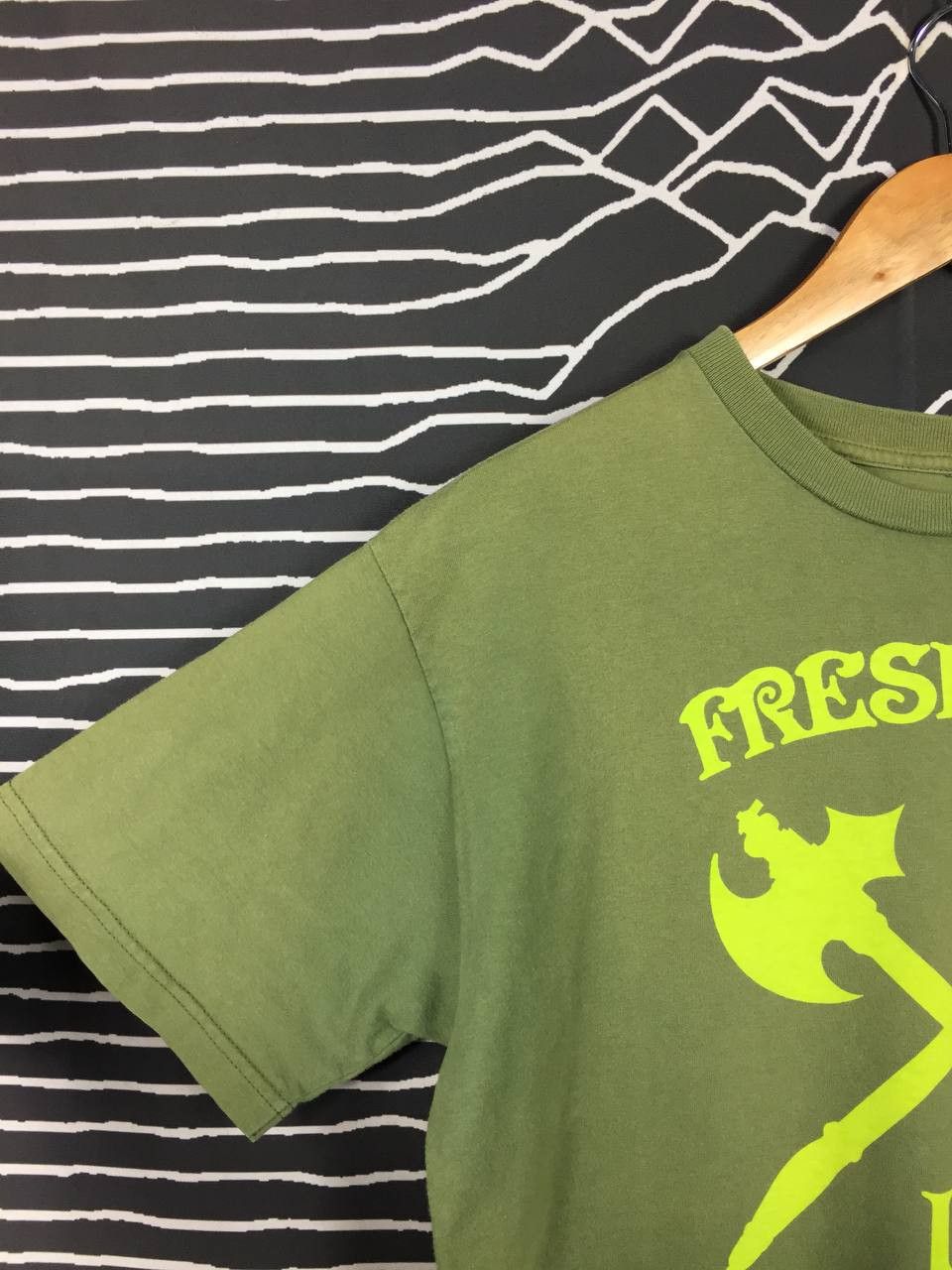 Freshjive Vtg Freshjive La Battalion Spell Out Logo Streetwear Tee Size US L / EU 52-54 / 3 - 5 Thumbnail