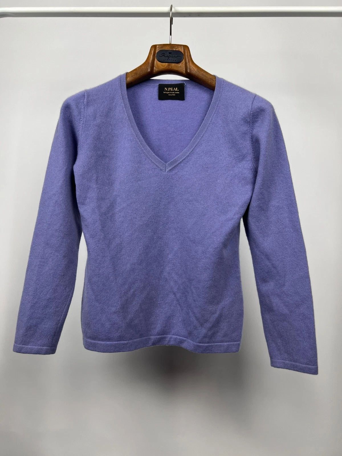 N.Peal N.Peal 100% Cashmere Sweater V-Neck Knit Luxury Soft Top Size M / US 6-8 / IT 42-44 - 1 Thumbnail
