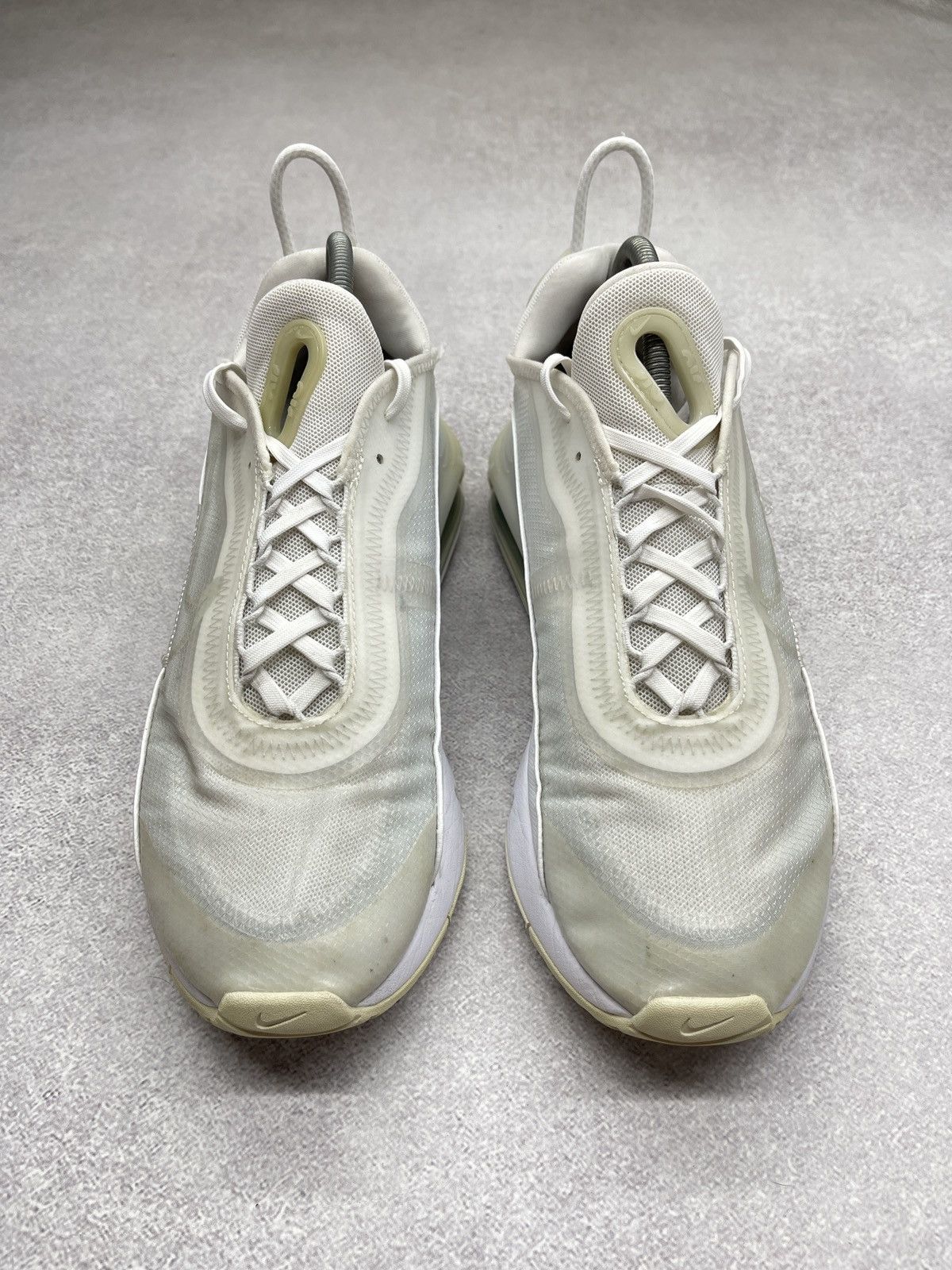Nike Mens Nike Air Max 2090 Triple White Sneakers Drill Running Size US 9.5 / EU 42-43 - 5 Thumbnail