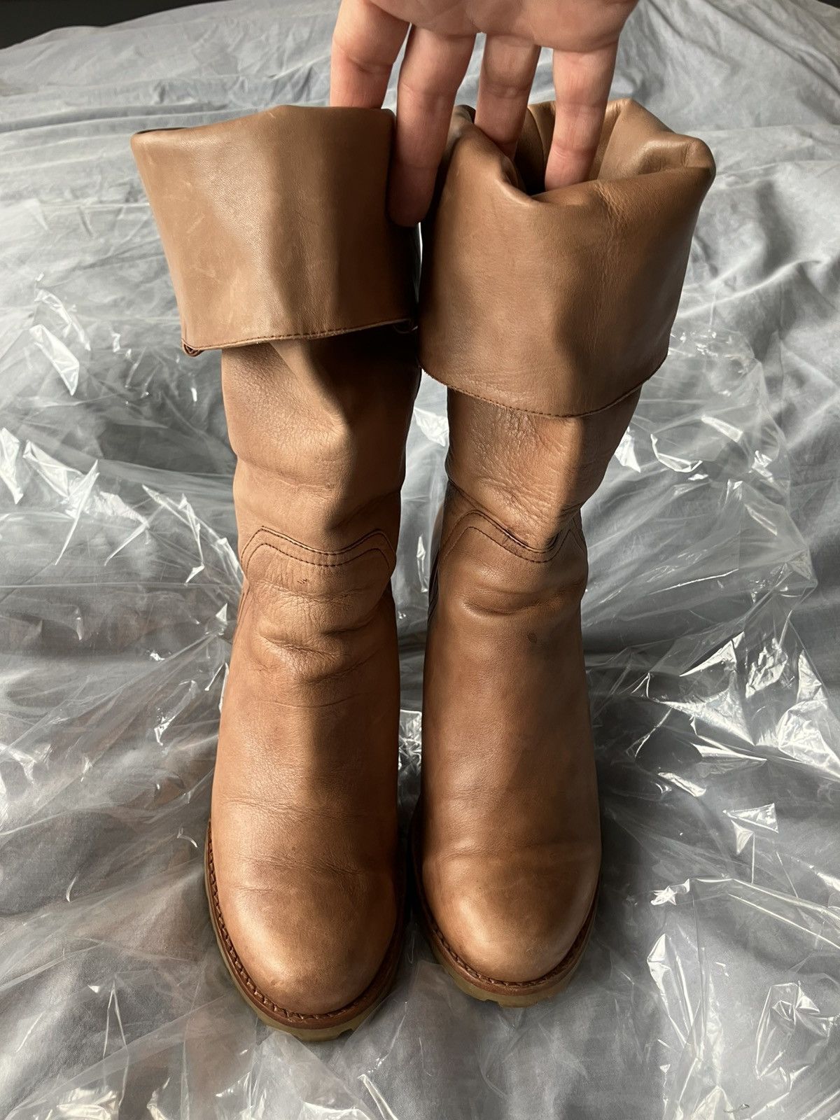 Ugg UGG Soft Leather Mid-Calf Boots in Camel Colour Size US 9 / IT 39 - 2 Thumbnail