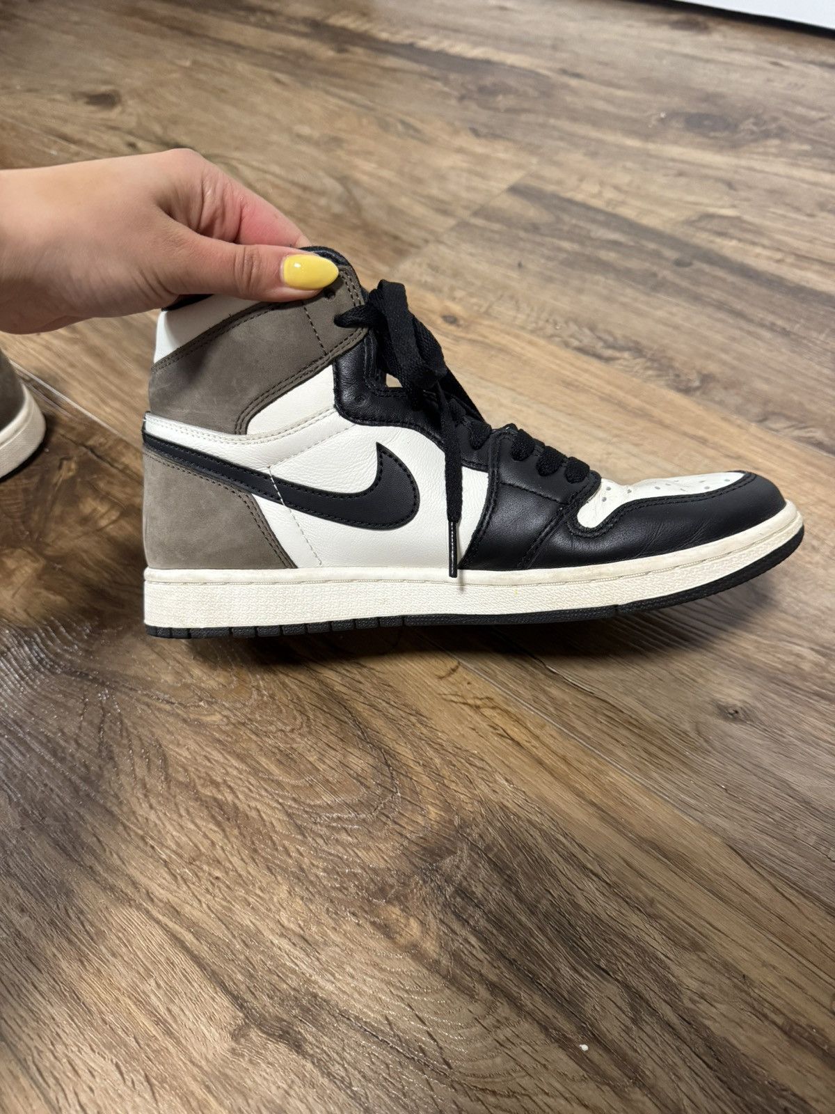 Nike Jordan 1 Retro High Mocha Size US 8 / EU 41 - 2 Thumbnail