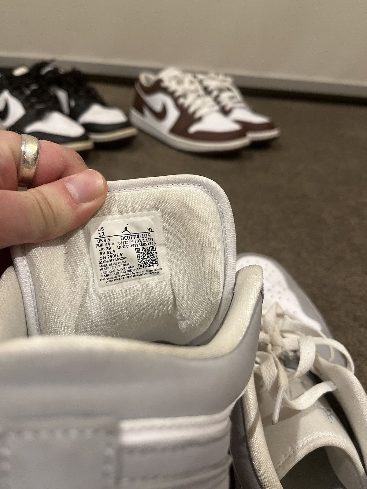 Nike Wolf grey jordan low (M 10.5 / W 12) nike Size US 10.5 / EU 43-44 - 7 Thumbnail