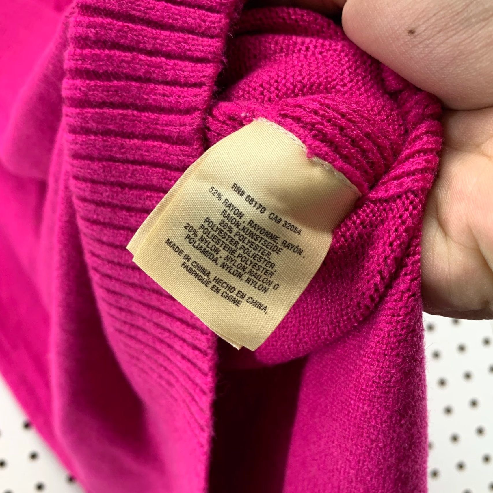 Anthropologie VINTAGE Anthropologie Galizia Tunic Sweater Womens XS Hot Pink V Neck NWT Cozy Size XS / US 0-2 / IT 36-38 - 7 Thumbnail