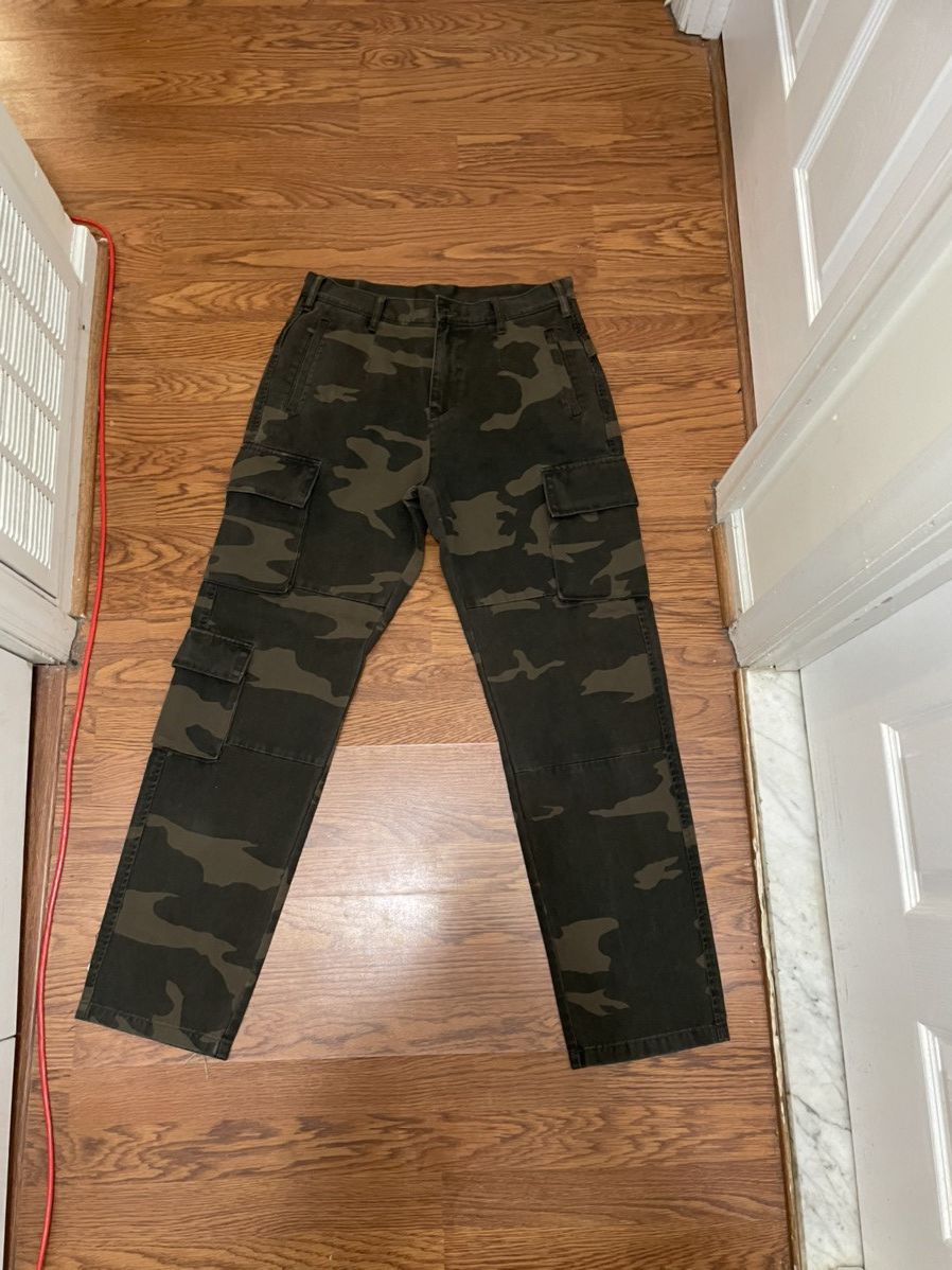 image of John Elliott Camouflage-Print Cotton-Twill Cargo Trousers, Men's (Size 32)
