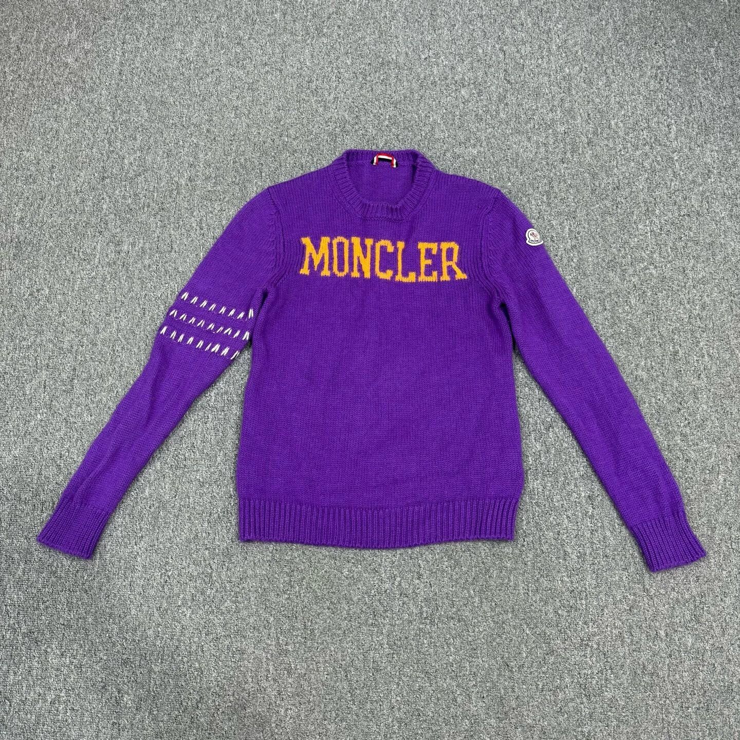 Moncler Moncler purple chest logo wool sweater M 99 new Size M / US 6-8 / IT 42-44 - 1 Thumbnail