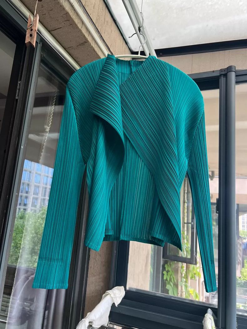 Issey Miyake Issey Miyake size:4 Emerald pleated small high-neck coat Size S / US 4 / IT 40 - 1 Thumbnail