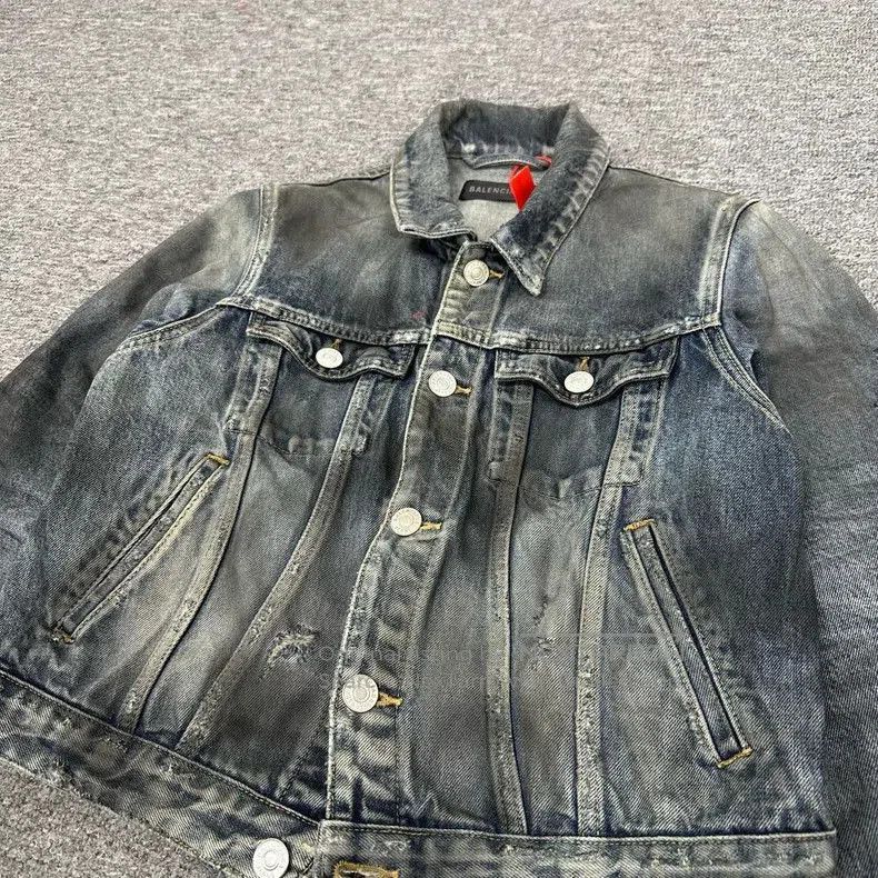 Balenciaga Balenciaga Denim Jacket With Mud Dyed Effect. Size US L / EU 52-54 / 3 - 3 Thumbnail
