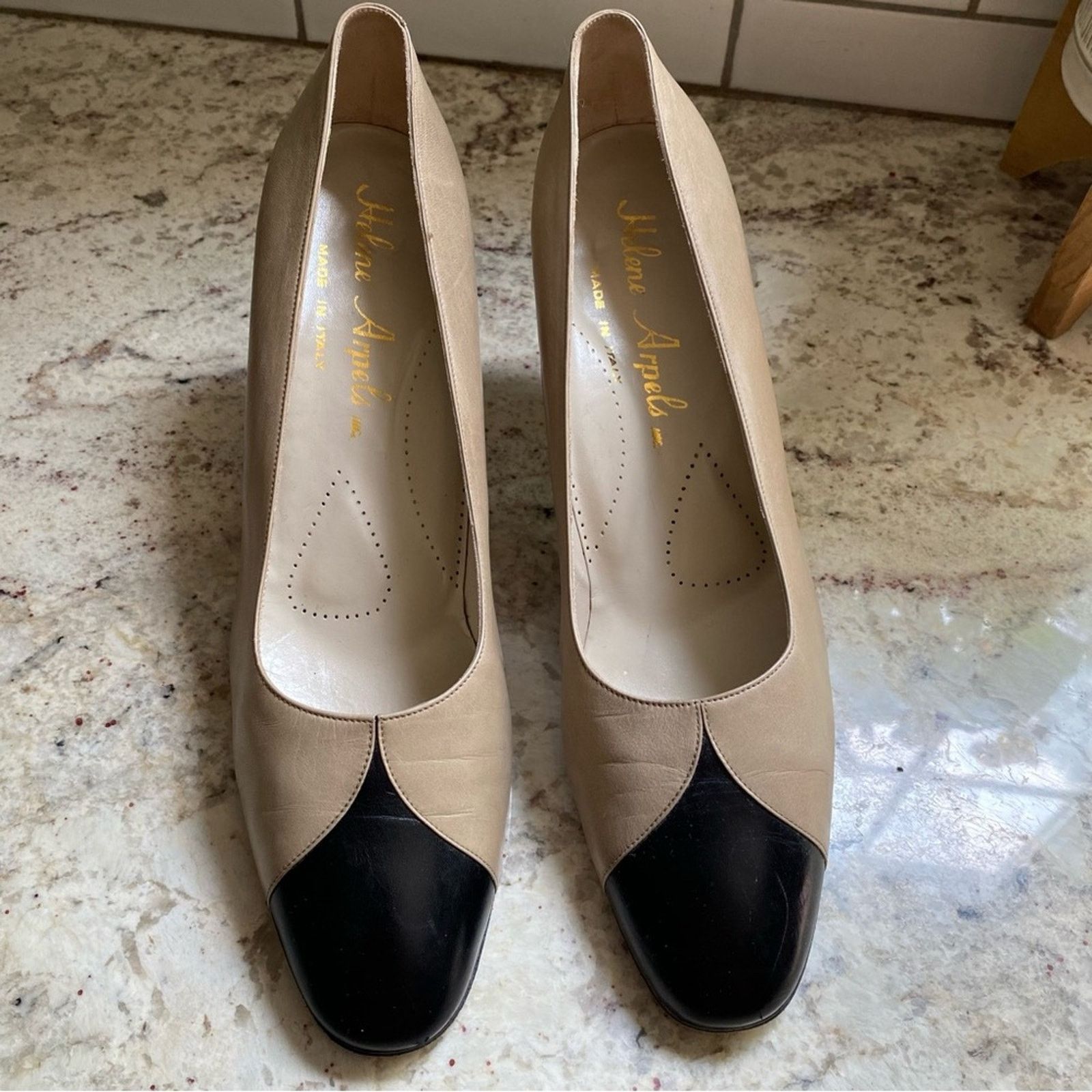 Van Cleef & Arpels Helene Arpels Ivory Leather Spectator Pumps Italy 9.5 AA Size US 9.5 / IT 39.5 - 3 Thumbnail