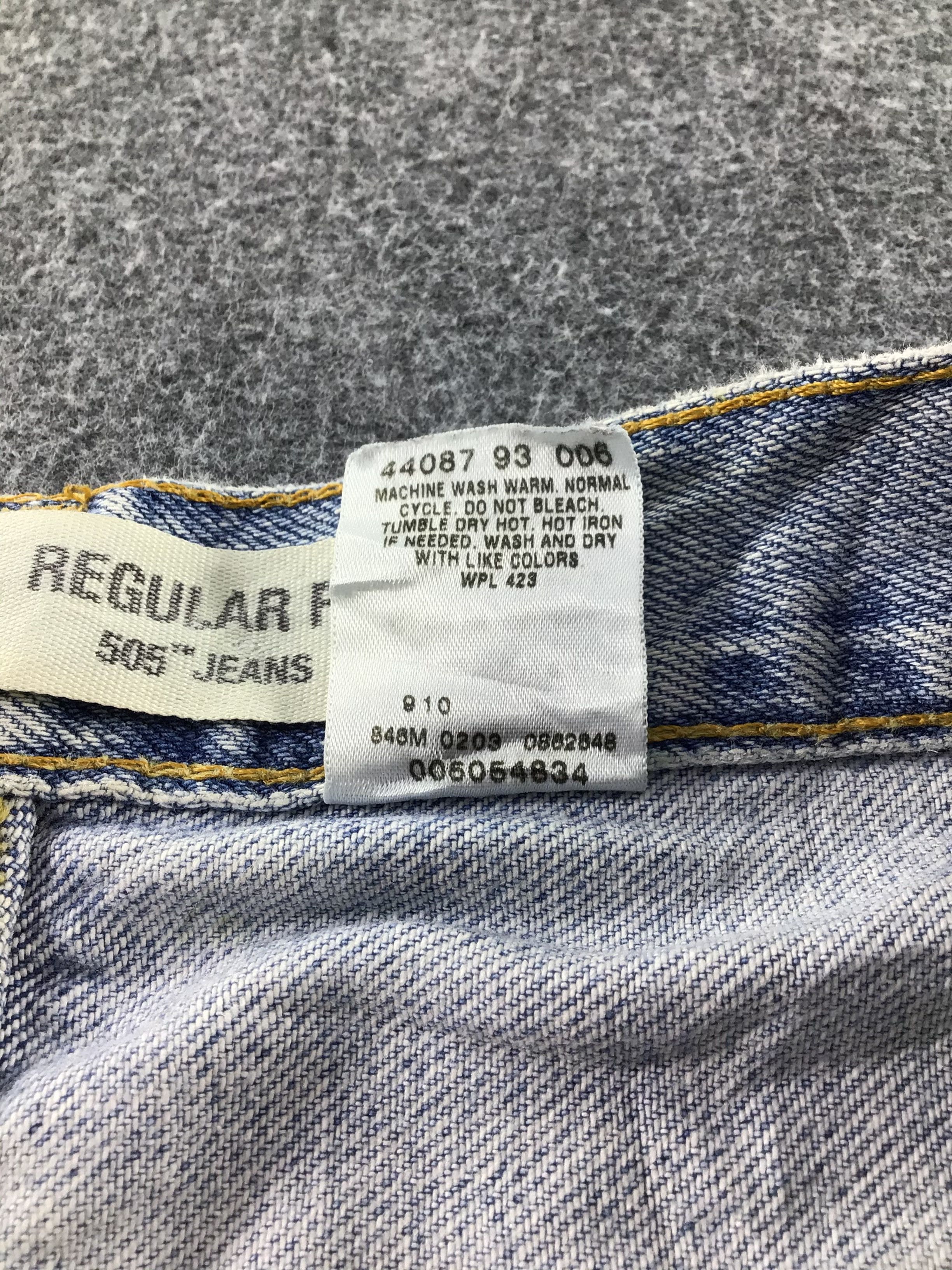 Levi's Vintage Light Wash Levis 505 Jeans-J757 Size US 35 - 11 Thumbnail