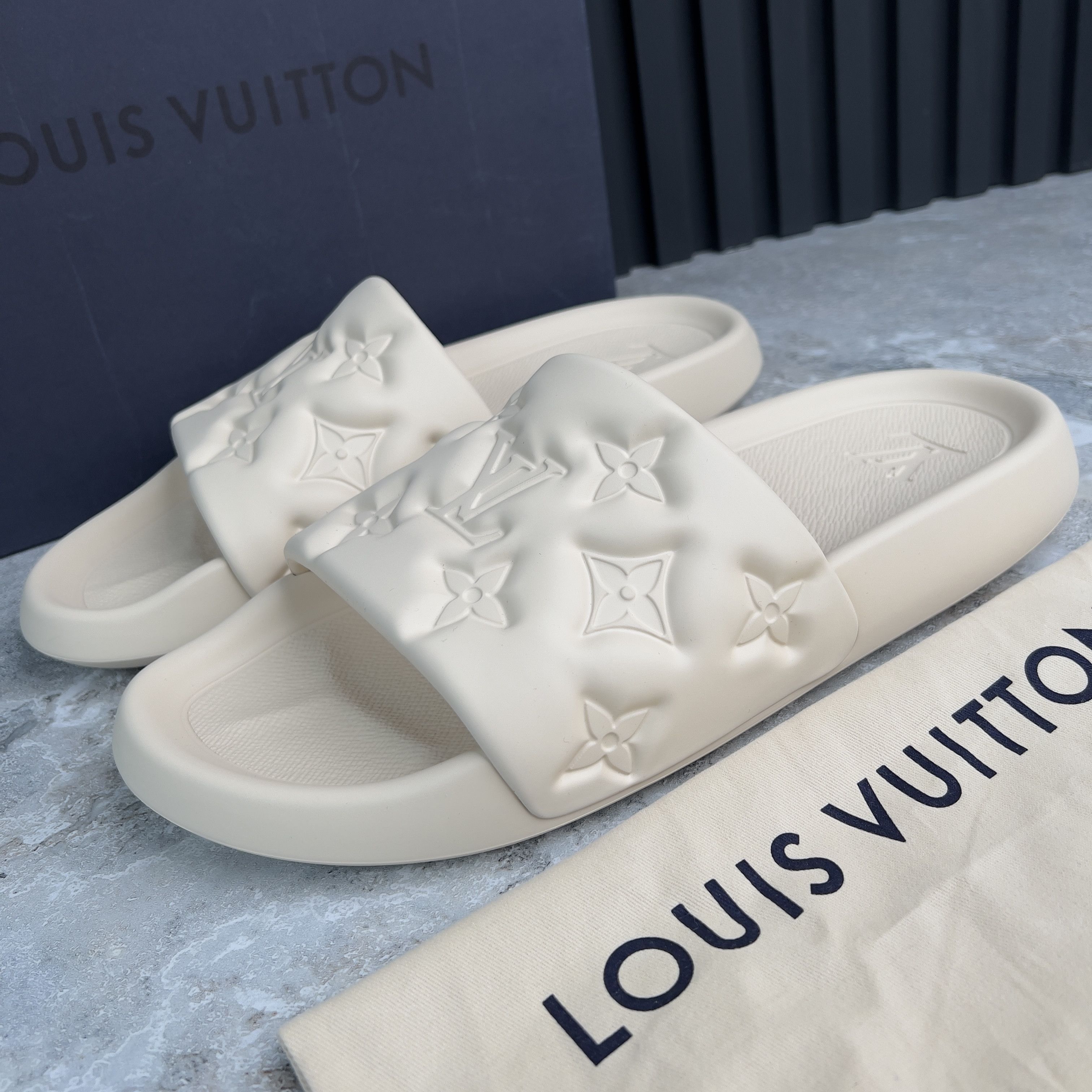 Louis Vuitton RARE VINTAGE MONOGRAM SLIPPERS | Grailed display picture 3