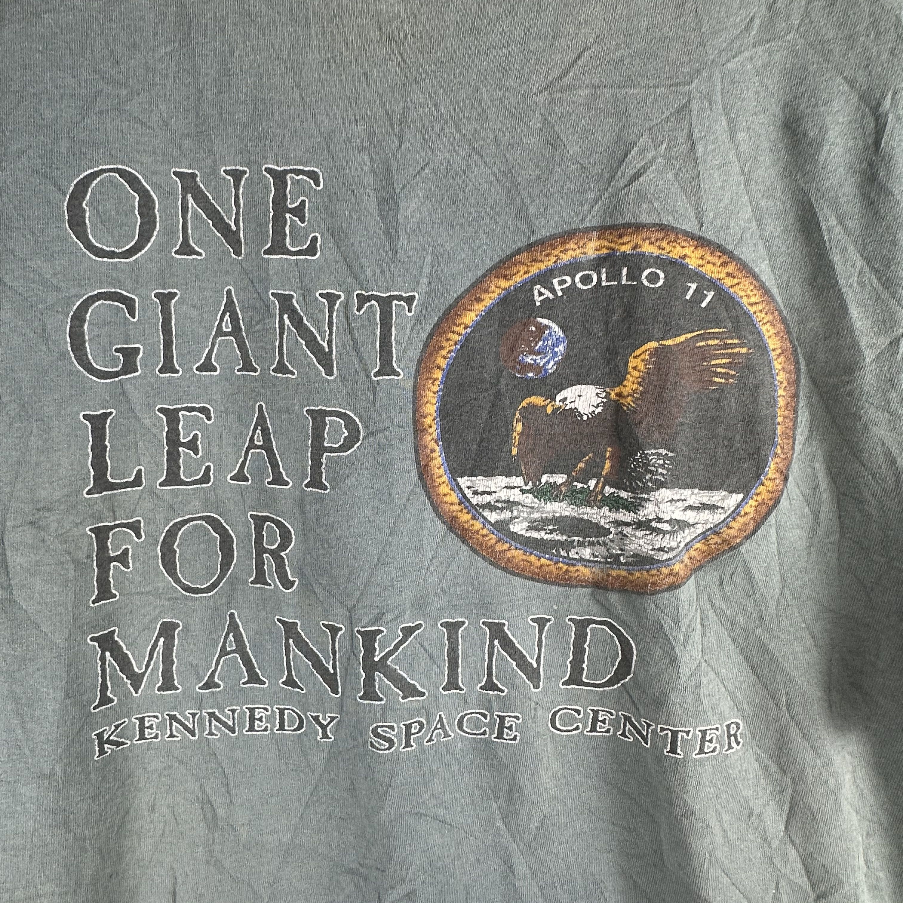 Vintage Vintage 90s Apollo 11 Kennedy Space Center Graphic T-shirt Size US XXL / EU 58 / 5 - 2 Thumbnail