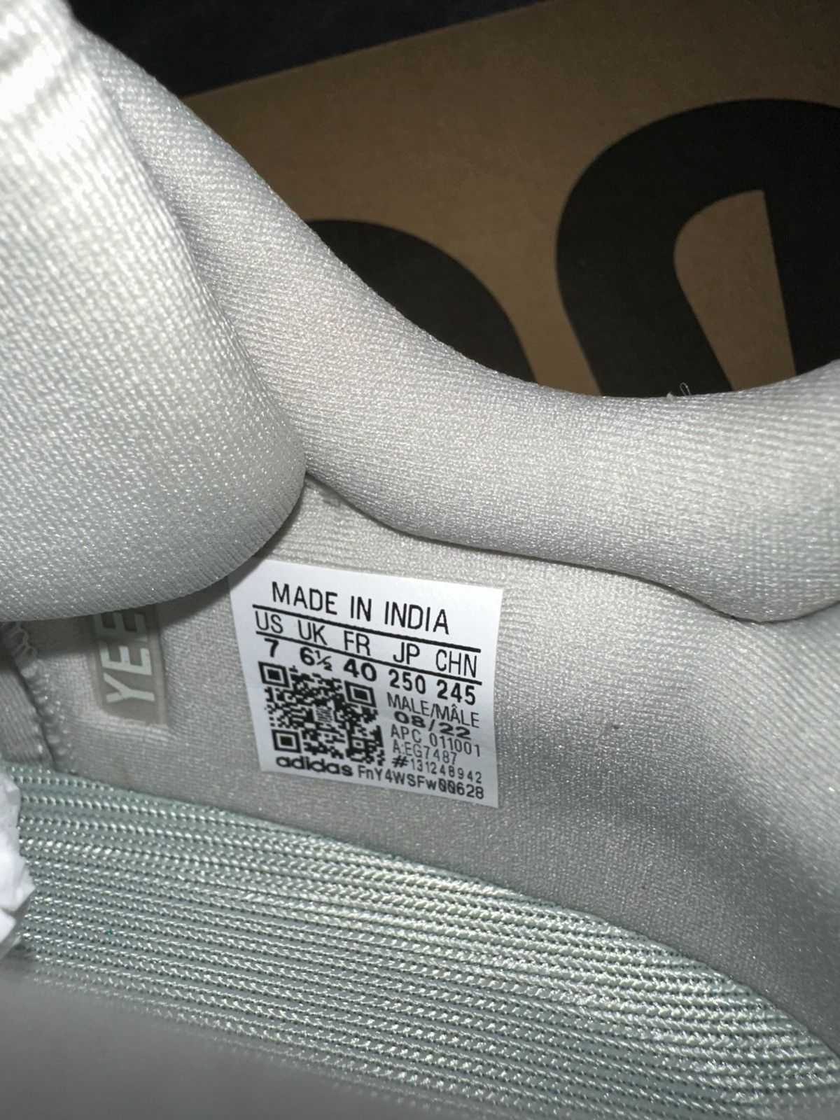 Adidas Adidas Yeezy Boost 700 Salt Size US 7 / EU 40 - 8 Thumbnail