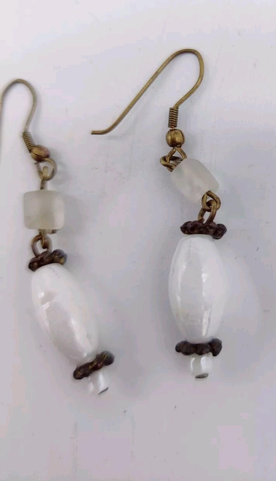The Unbranded Brand Vintage Dangle Earrings Hook Pierced White Beaded Gold Toned Size ONE SIZE - 5 Thumbnail