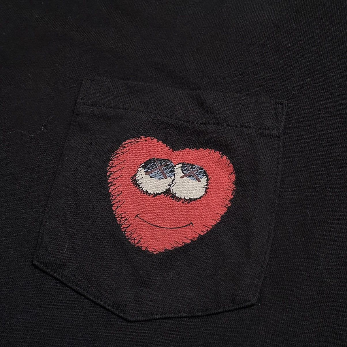 Kaws × Uniqlo 2016 Kaws Uniqlo Pocket tee sz M Size US M / EU 48-50 / 2 - 3 Thumbnail