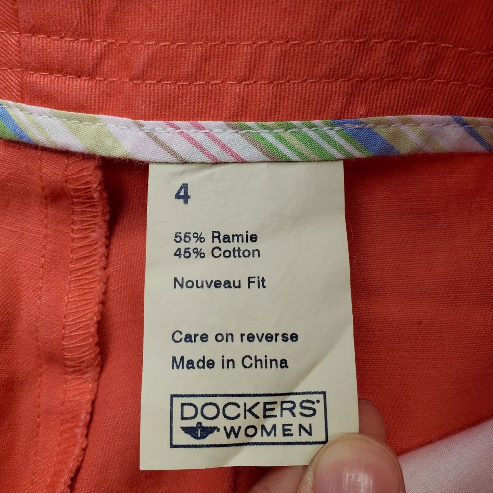 Dockers DOCKERS Capri Pants Womens Size 4 Multi Floral Hem Zip Fly Pockets Regular 18" Inseam Navy? Multicolor Capris Size 27" / US 4 / IT 40 - 7 Thumbnail