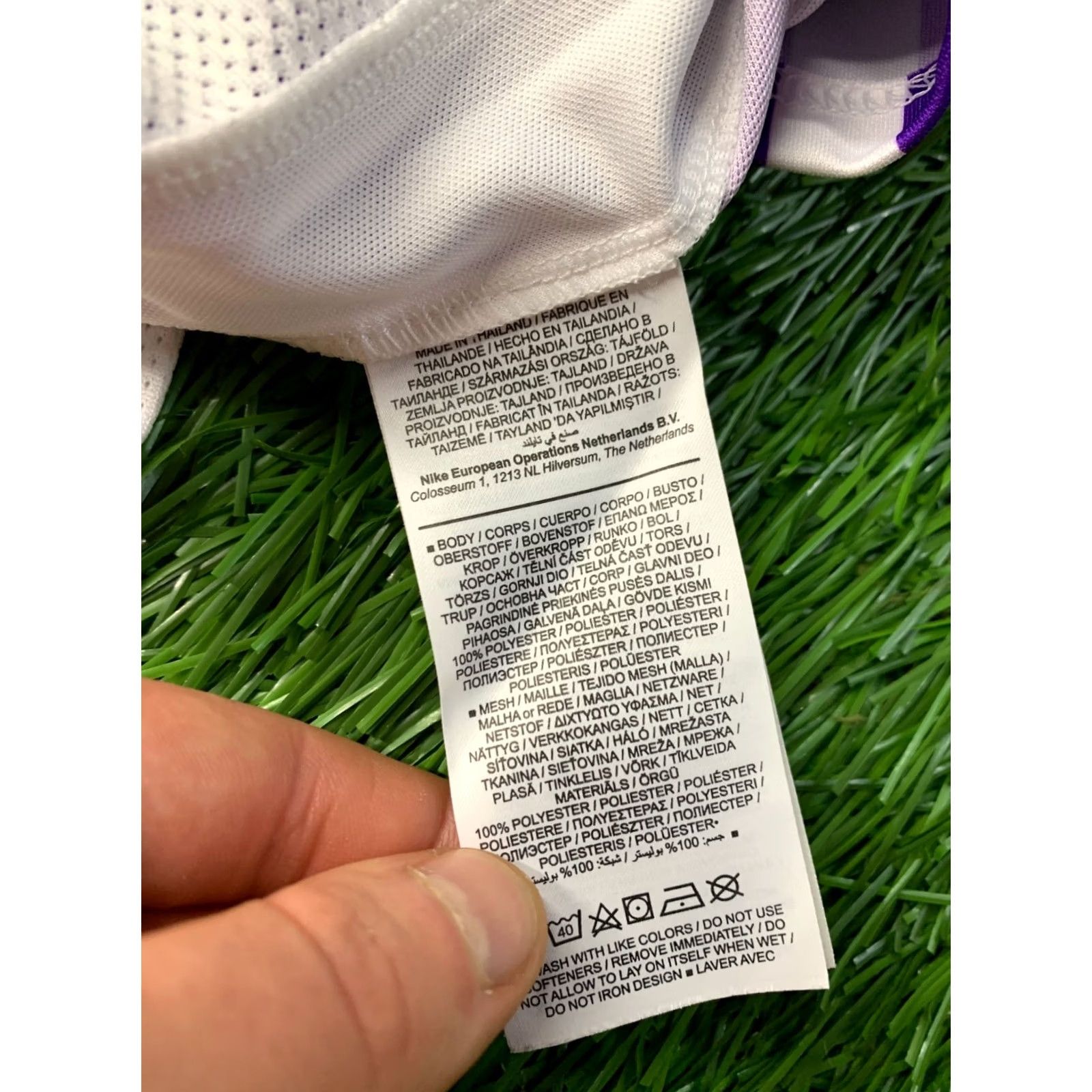 Nike NIKE DRI-FIT ORIGINAL 2020 MEN FOOTBALL TRAINING SHIRT JERSEY TEE SIZE M MEDIUM White and Violet Football Short Sleeve Mens Size US M / EU 48-50 / 2 - 6 Thumbnail