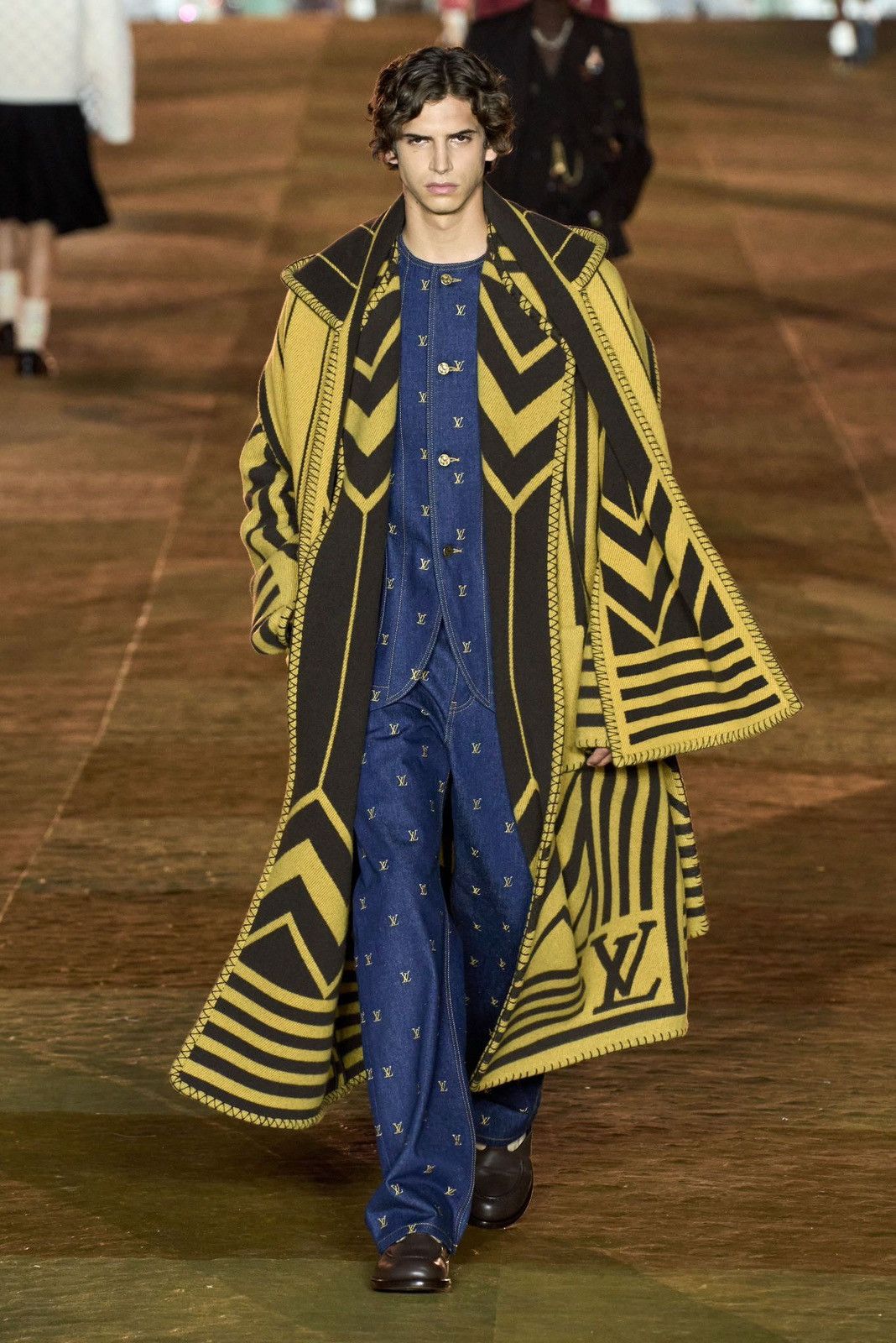 Louis Vuitton WOOL AND CASHMERE BLANKET COAT N- 1AFJXL (RARE) Size US XL / EU 56 / 4 - 3 Thumbnail