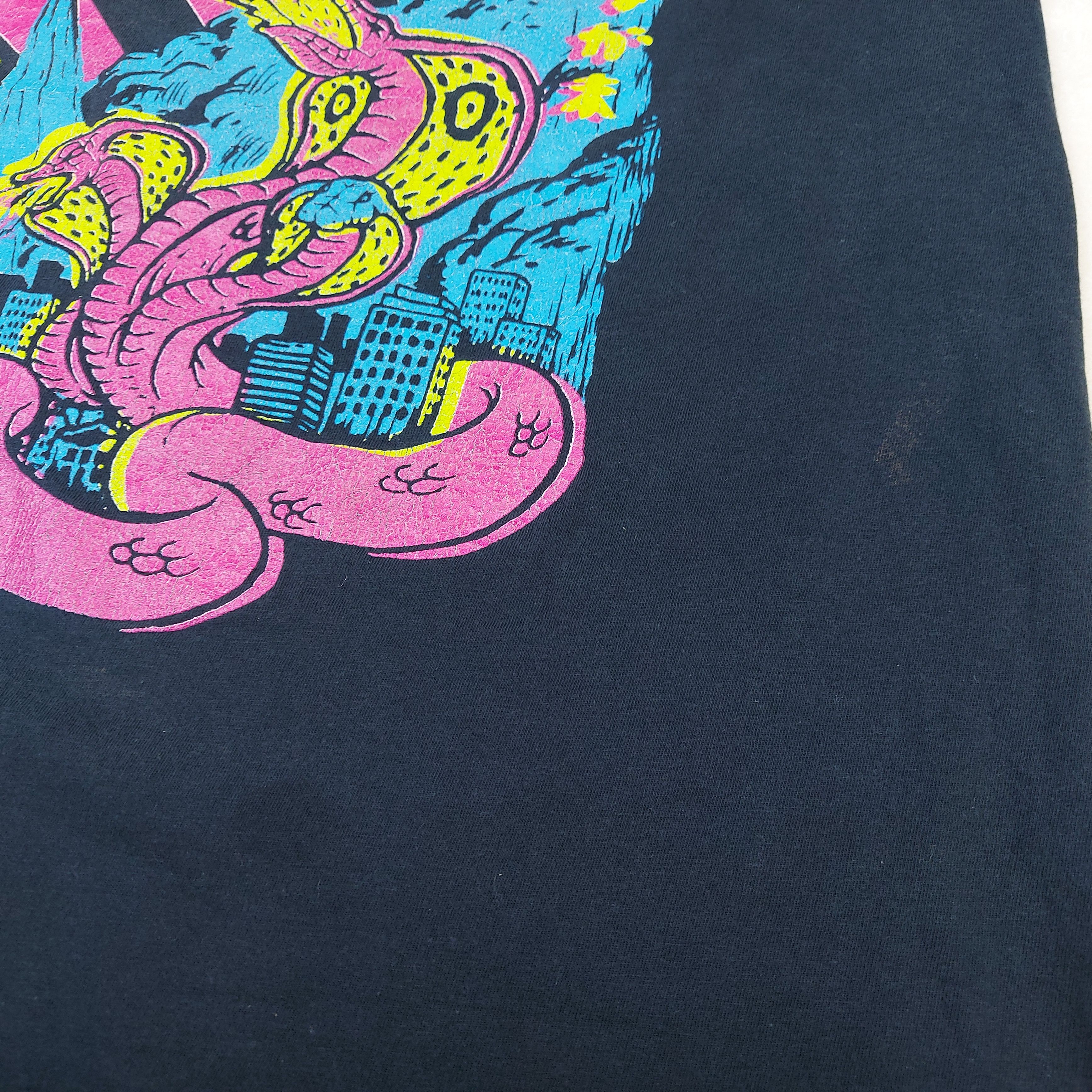 Band Tees Vintage Y2K COBRA STARSHIP Band Alien Flame Snake TEE Size US M / EU 48-50 / 2 - 9 Thumbnail