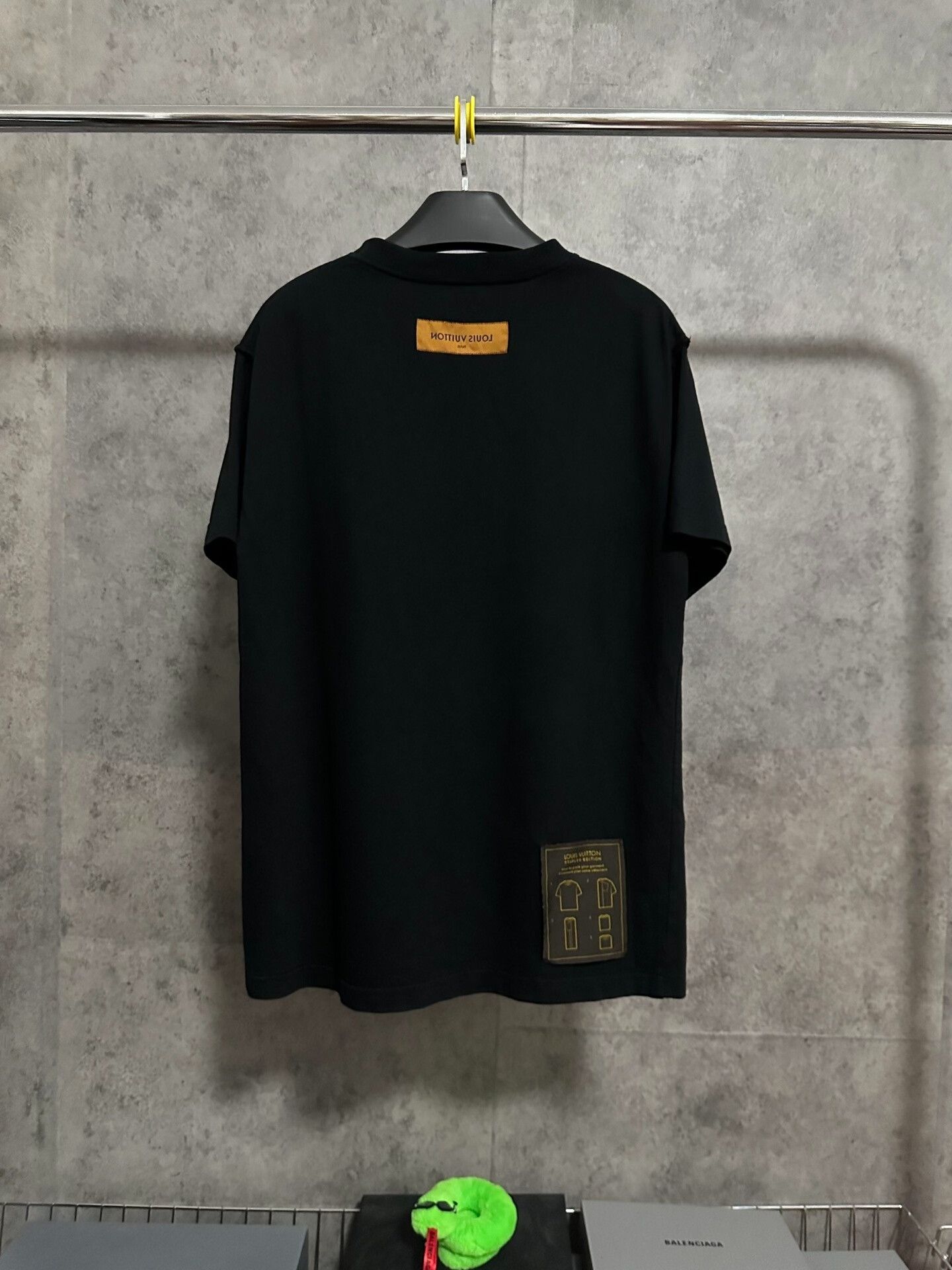 Louis Vuitton Louis Vuitton Classic Short-Sleeve T-Shirt Size US S / EU 44-46 / 1 - 1 Thumbnail