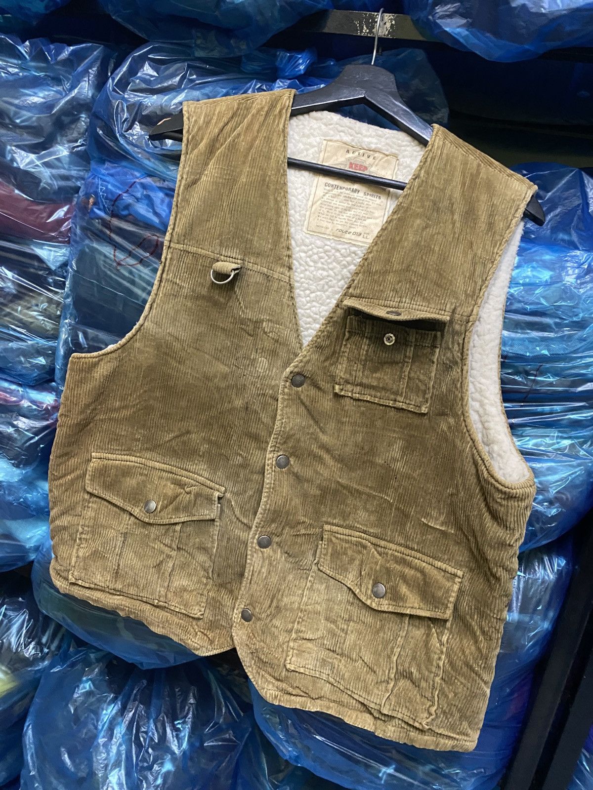 Urban Outfitters VINTAGE ACTIVE UTILITY CORDUROY VEST JACKET Size US XL / EU 56 / 4 - 2 Thumbnail