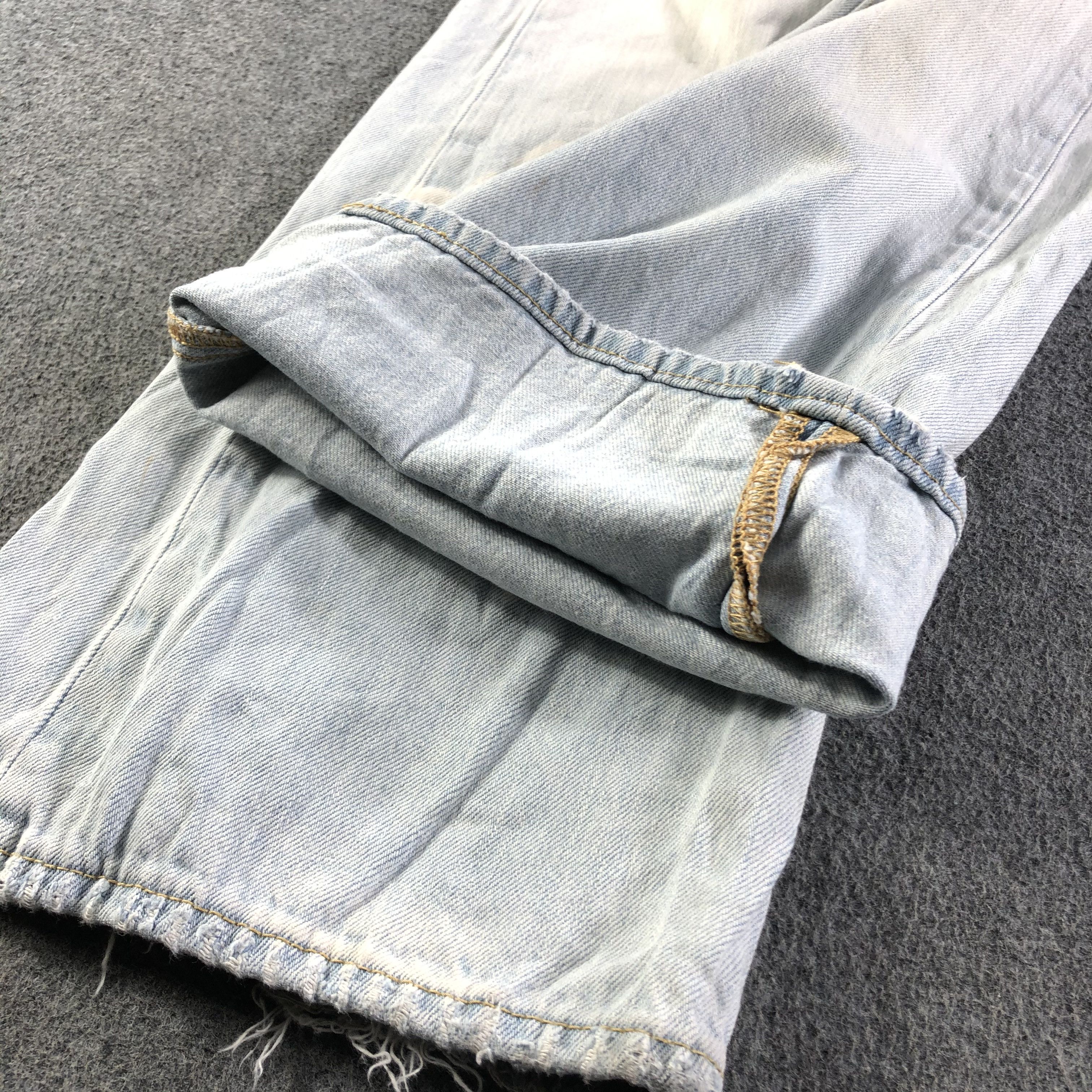 Levi's Vintage Light Wash Levis Jeans-J3256 Size US 31 - 7 Thumbnail