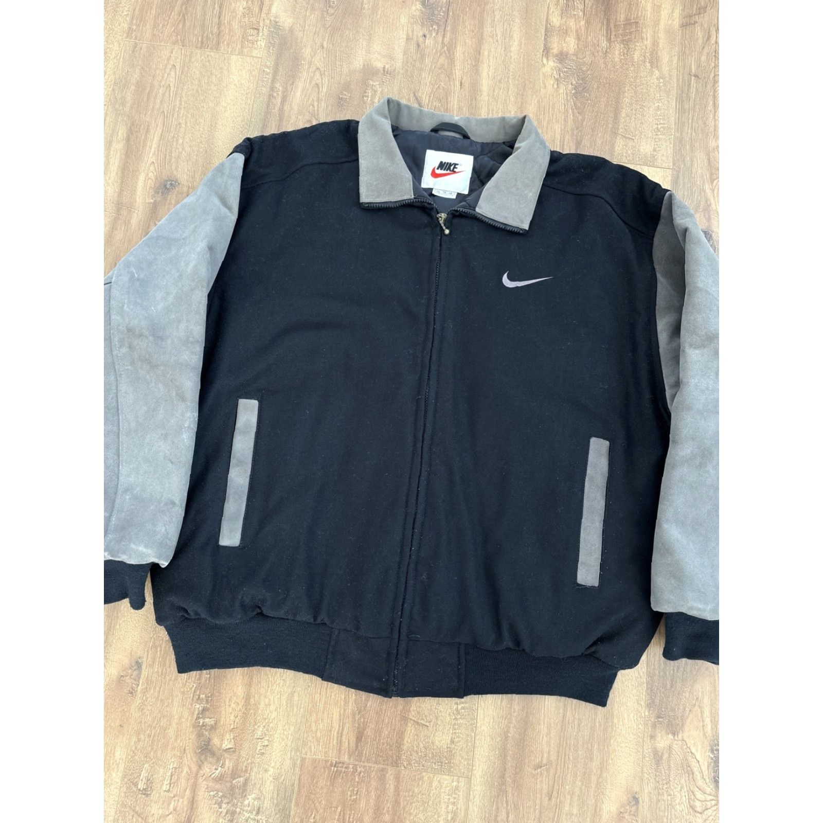 Nike VINTAGE Nike Air Black Gray Leather Letterman Varsity Jacket Men’s XL Swoosh 1990s Size US XL / EU 56 / 4 - 3 Thumbnail