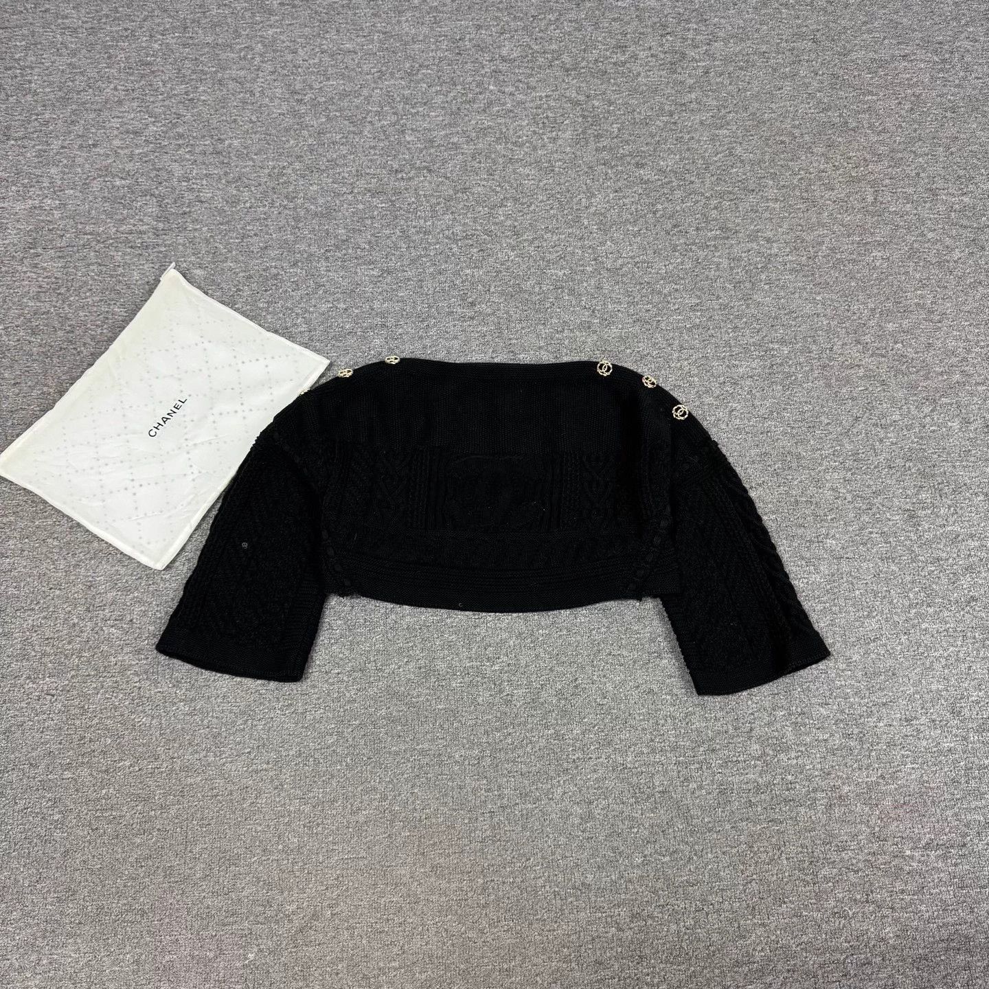 Chanel Chanel Women Off-the-shoulder Large CC Logo Knit Sweater 34 Size XS / US 0-2 / IT 36-38 - 2 Thumbnail