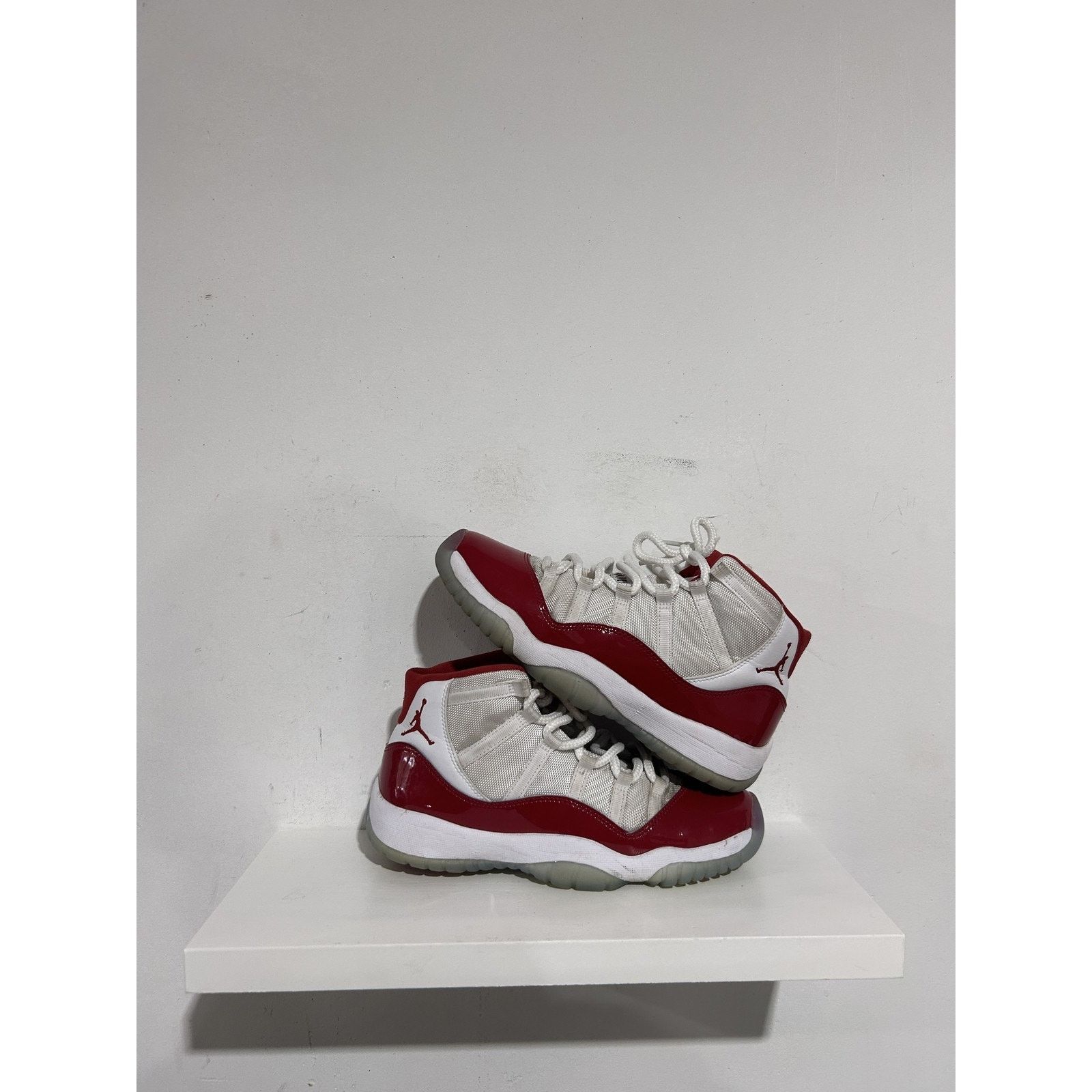 Jordan Brand Jordan 11 Cherry size 6.5 Preowned Size US 6.5 / EU 39-40 - 1 Thumbnail