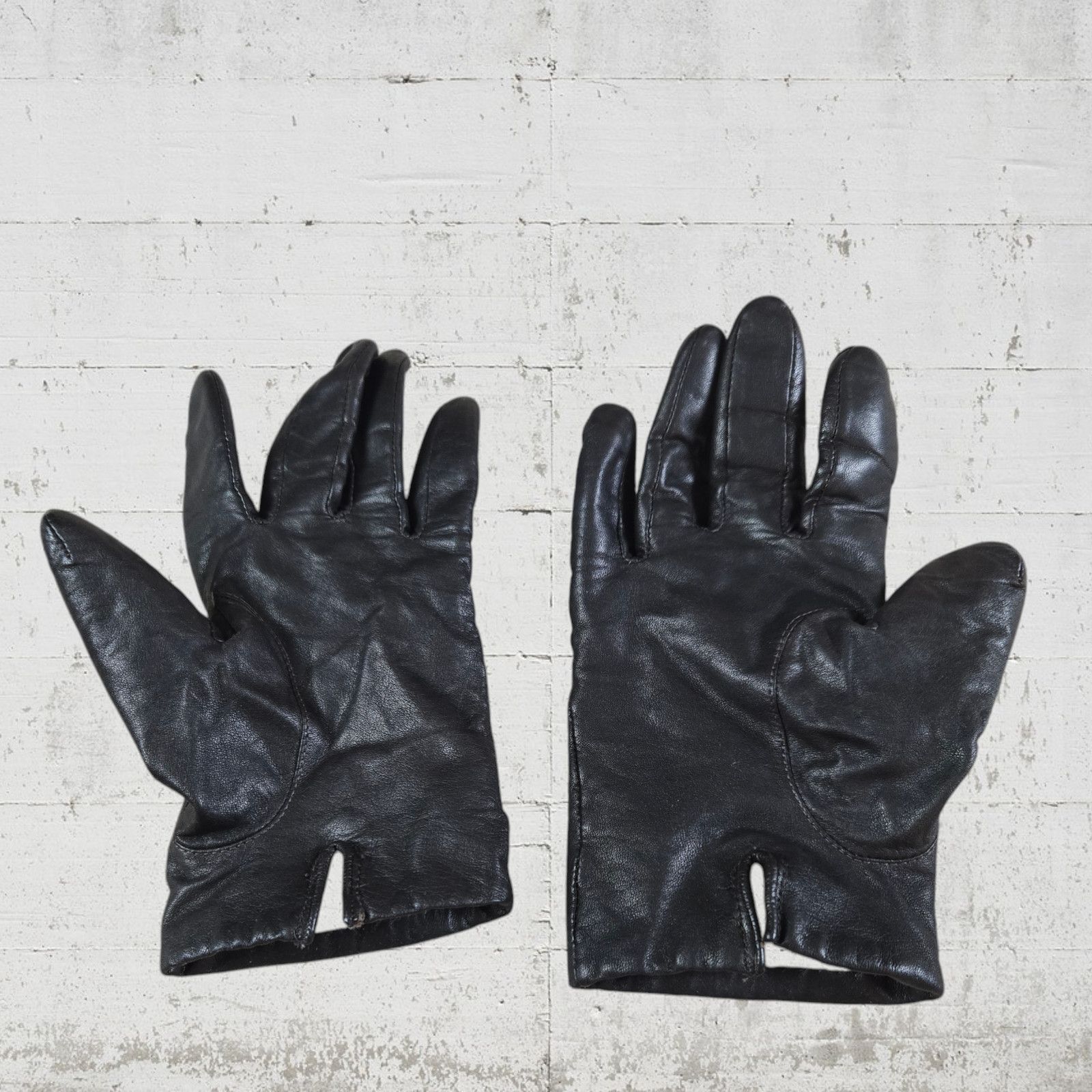 Vintage Vintage Black Leather Wool Lined Driving Gloves Size Small Size ONE SIZE - 4 Thumbnail